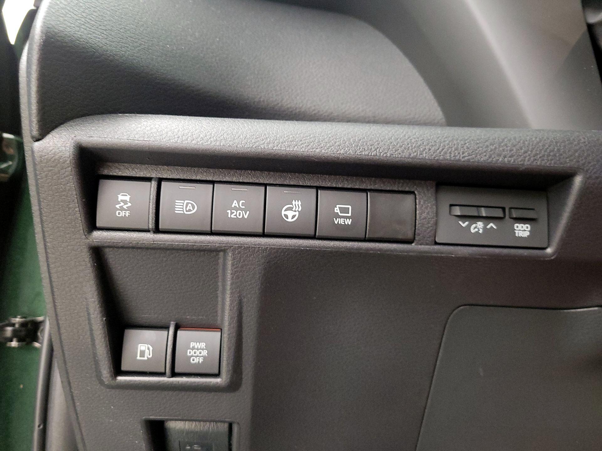 Thumbnail: 2025 Toyota Sienna - 13