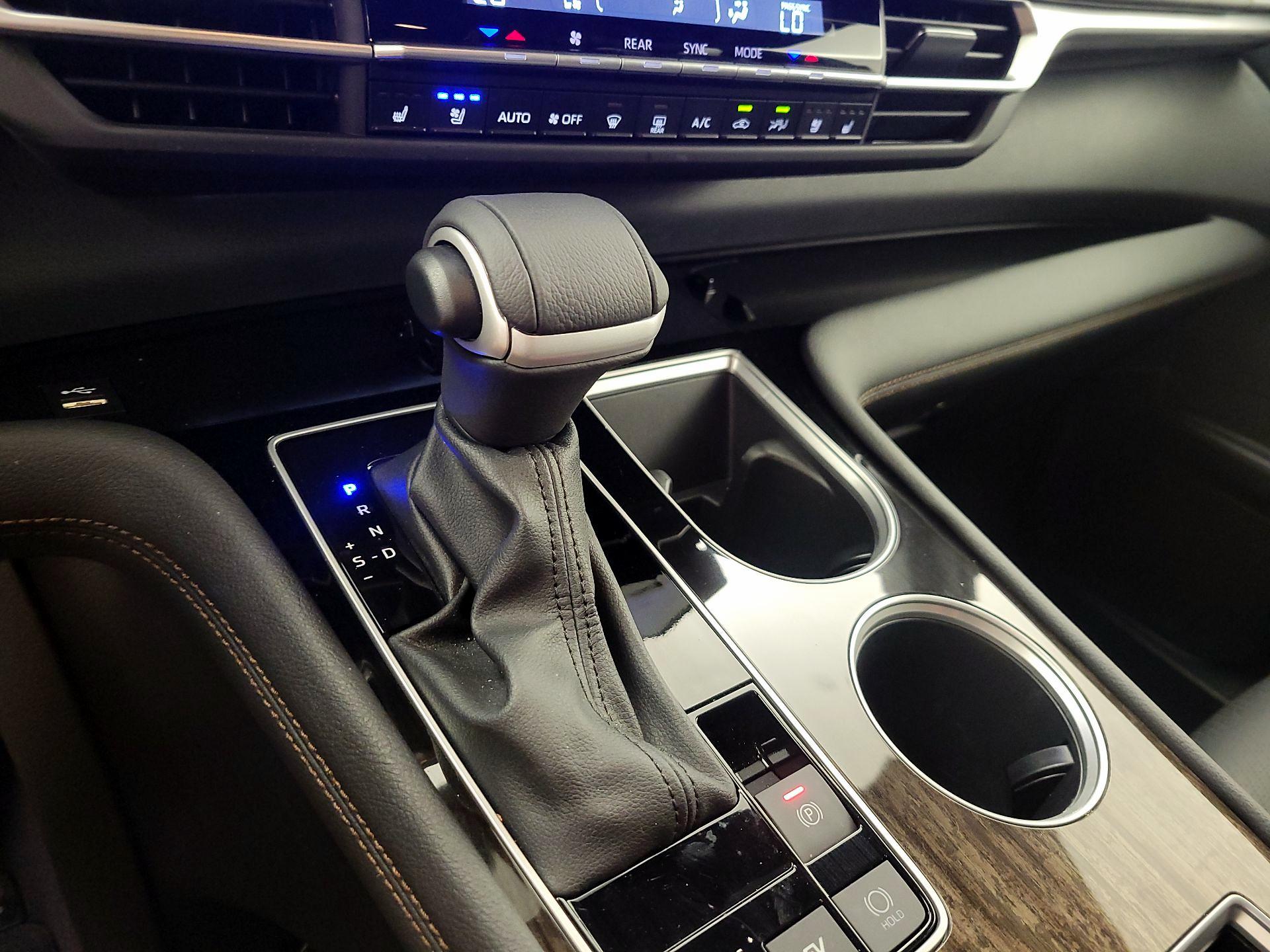 Thumbnail: 2025 Toyota Sienna - 17