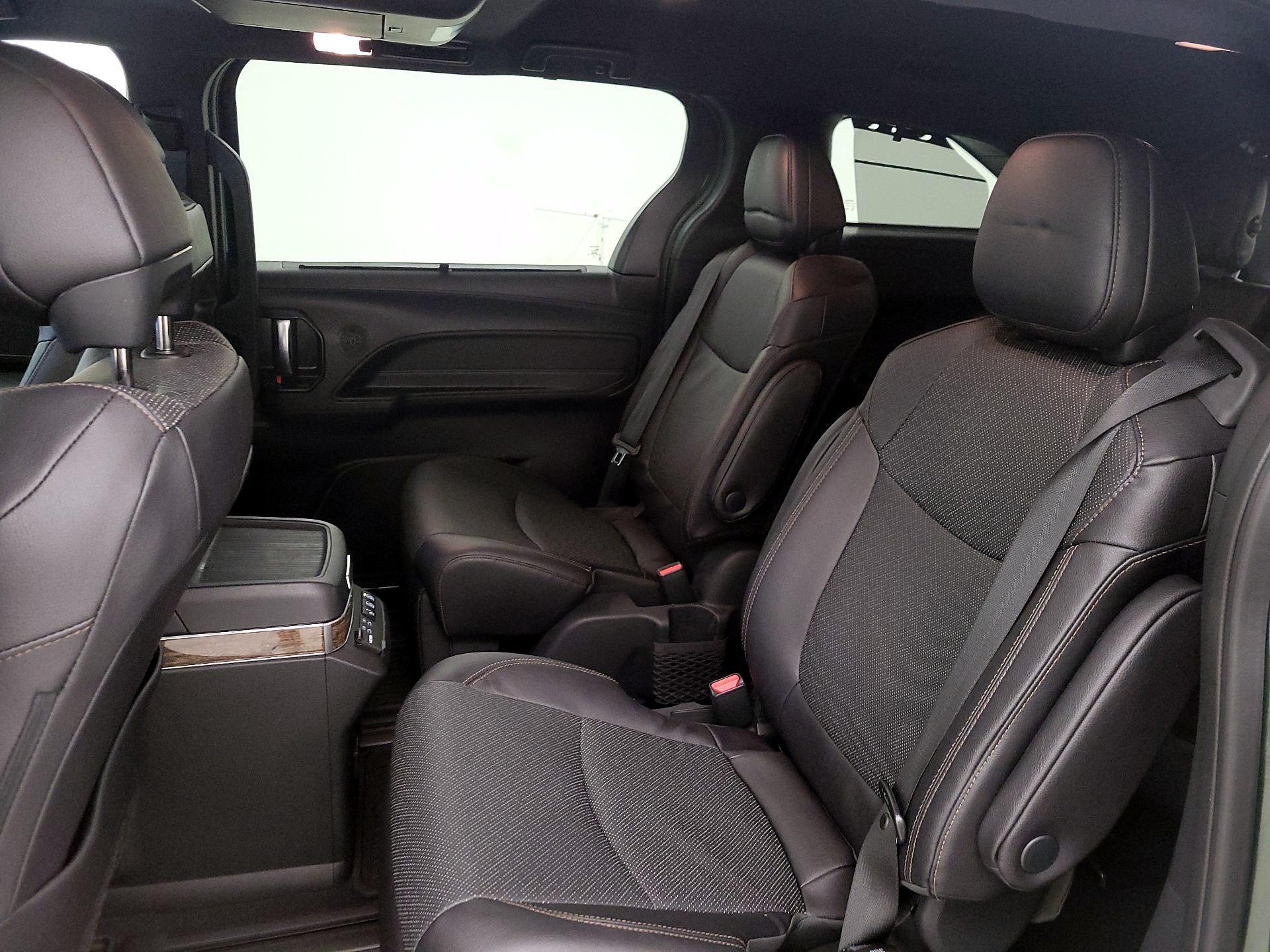 Thumbnail: 2025 Toyota Sienna - 20