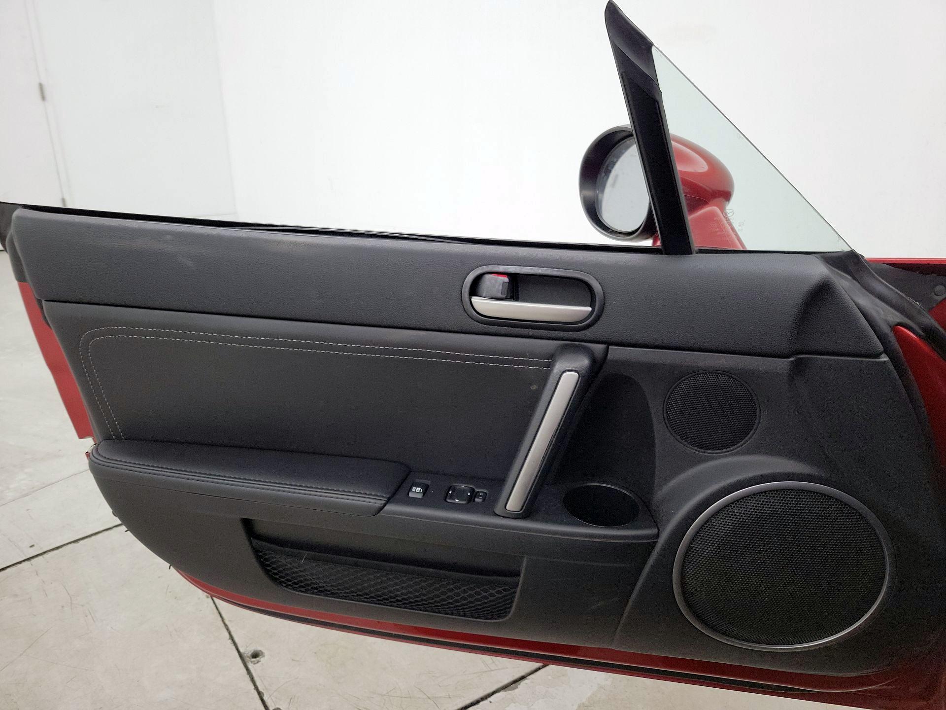 Thumbnail: 2015 Mazda MX-5 Miata - 12