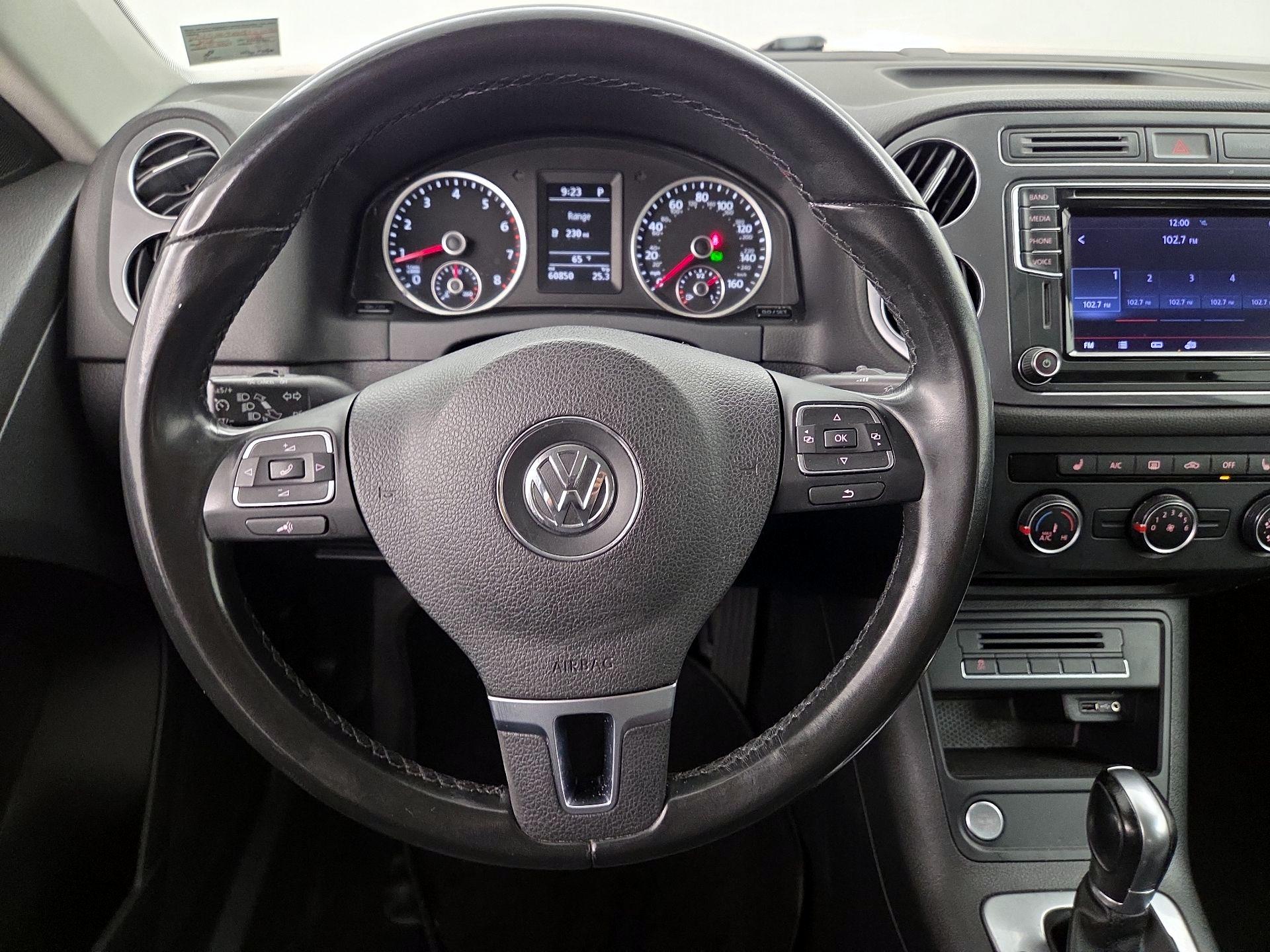 Thumbnail: 2017 Volkswagen Tiguan - 10