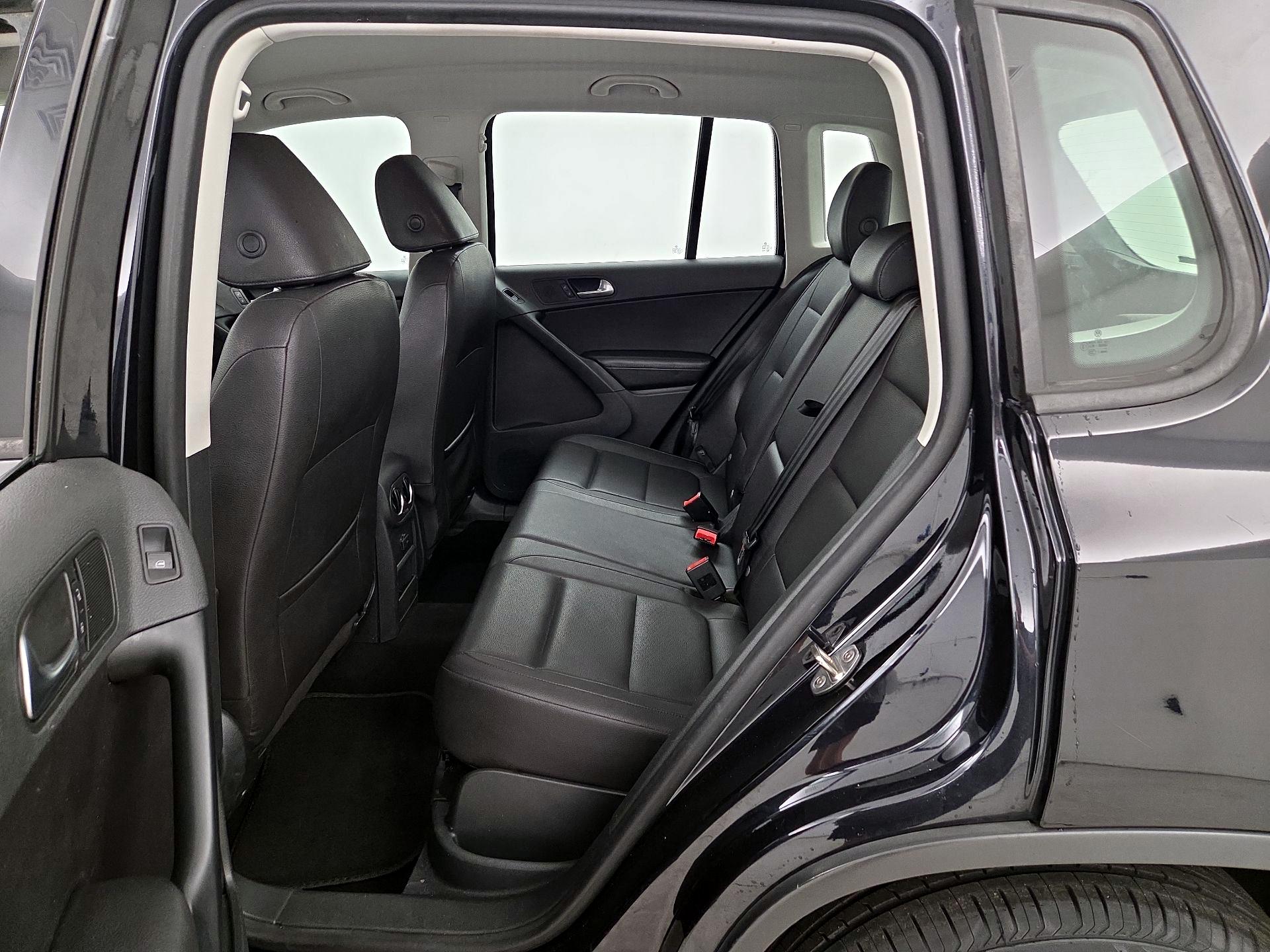Thumbnail: 2017 Volkswagen Tiguan - 19