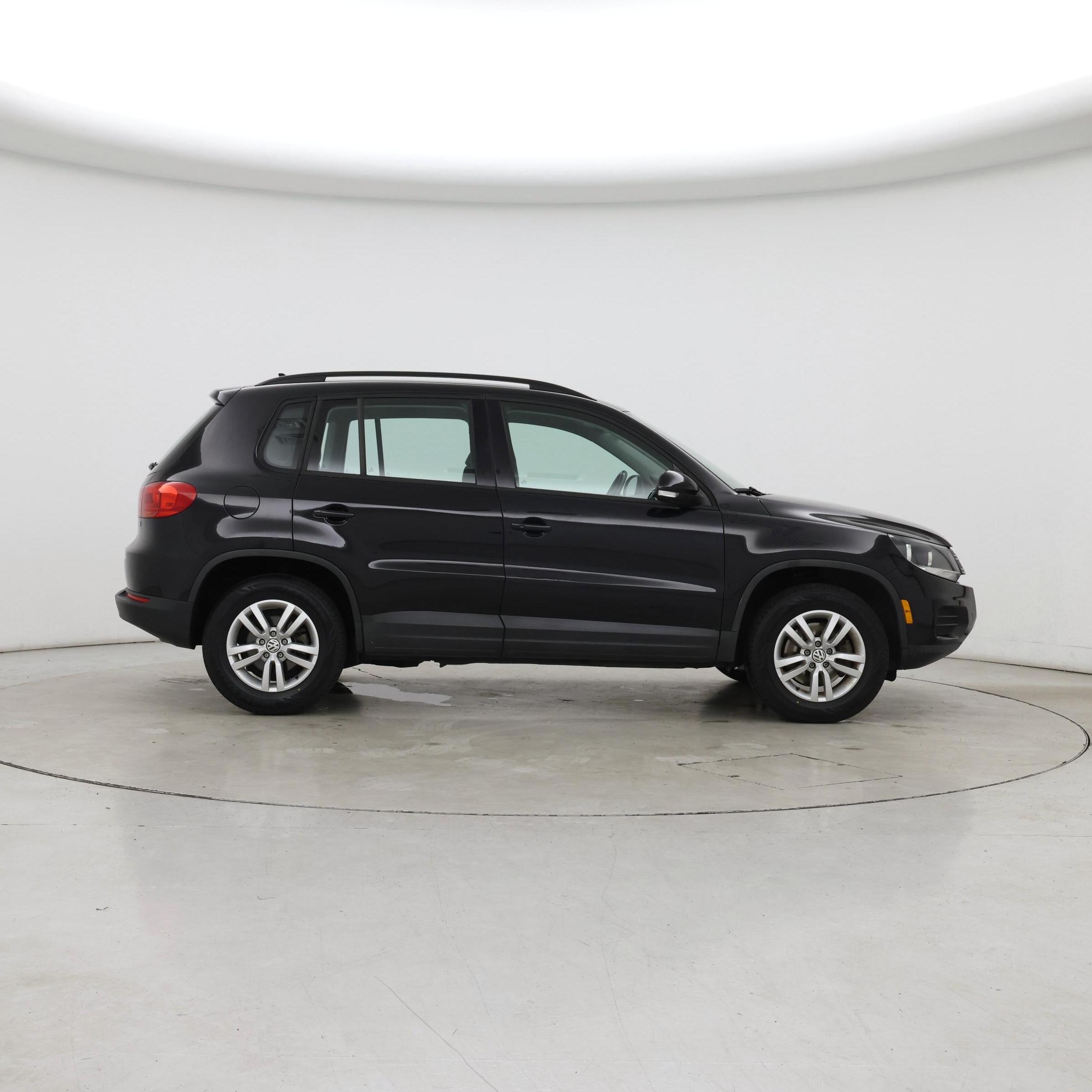 Thumbnail: 2017 Volkswagen Tiguan - 7