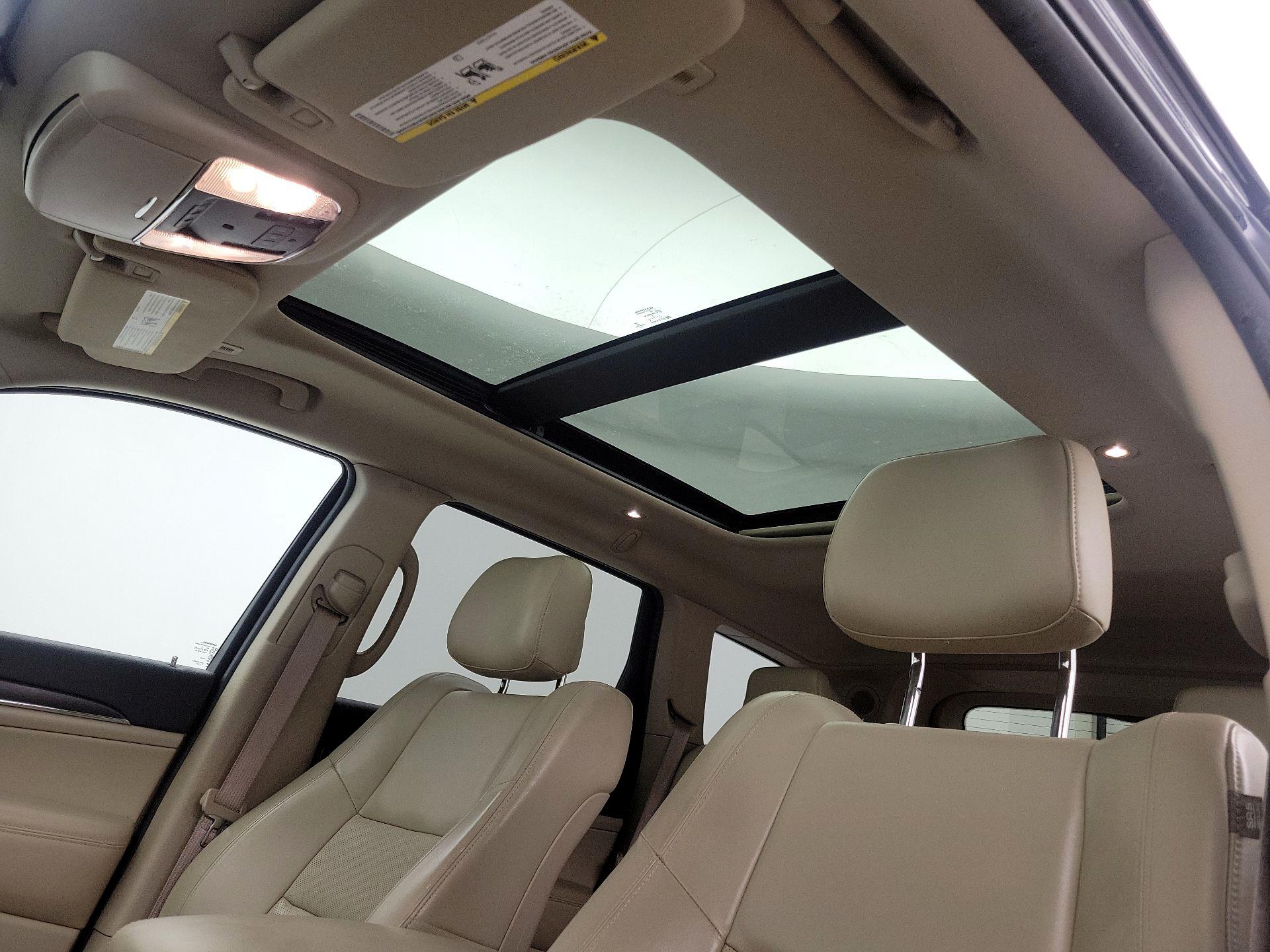 Thumbnail: 2017 Jeep Grand Cherokee - 19