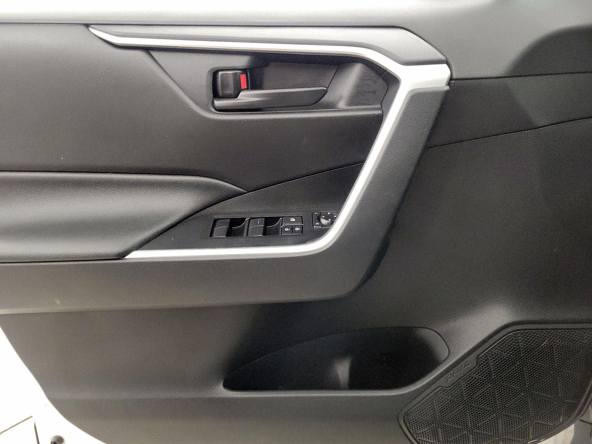 Thumbnail: 2020 Toyota RAV4 - 12