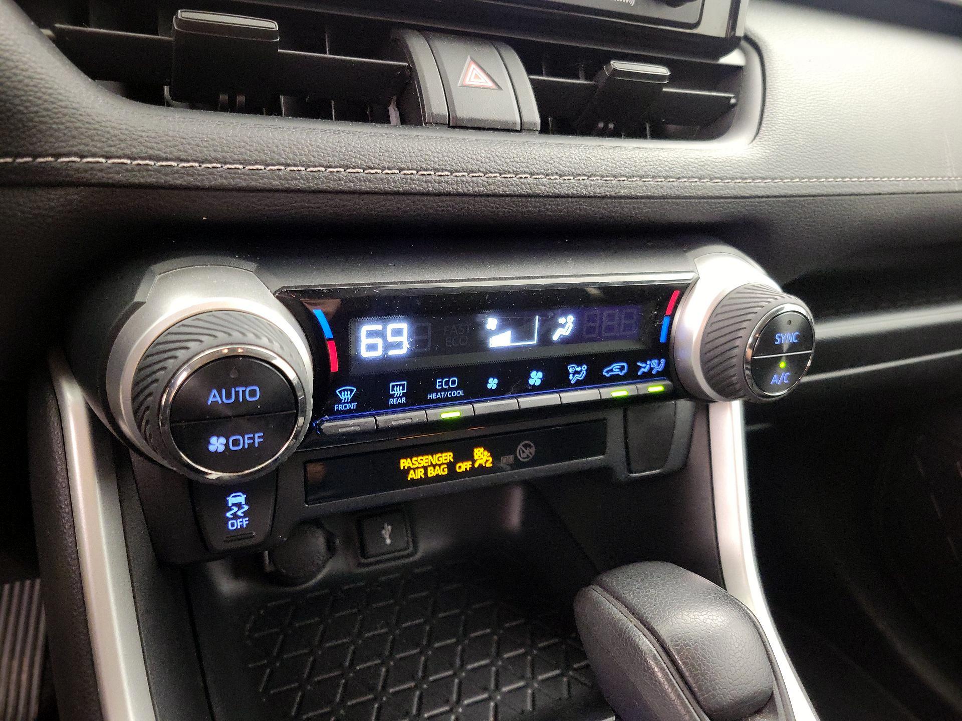 Thumbnail: 2020 Toyota RAV4 - 16