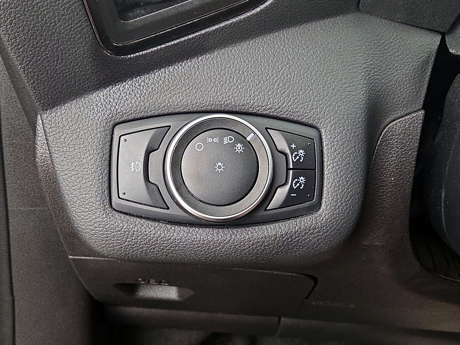 Thumbnail: 2015 Ford Escape - 13