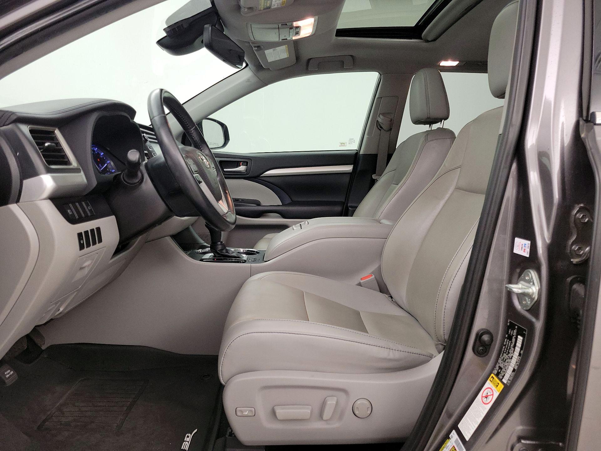 Thumbnail: 2019 Toyota Highlander - 11