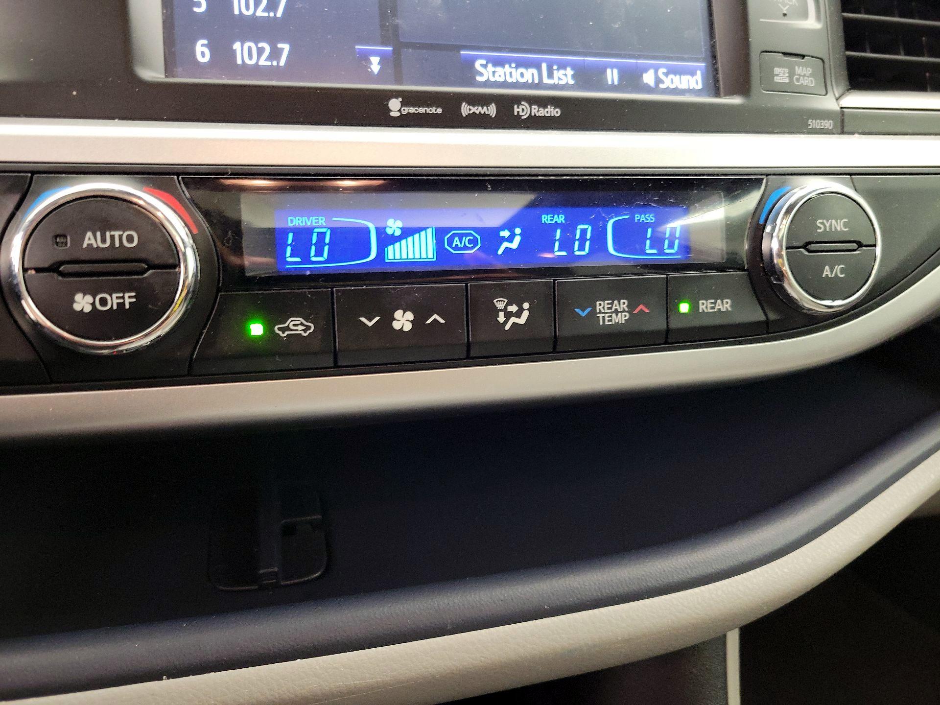 Thumbnail: 2019 Toyota Highlander - 16