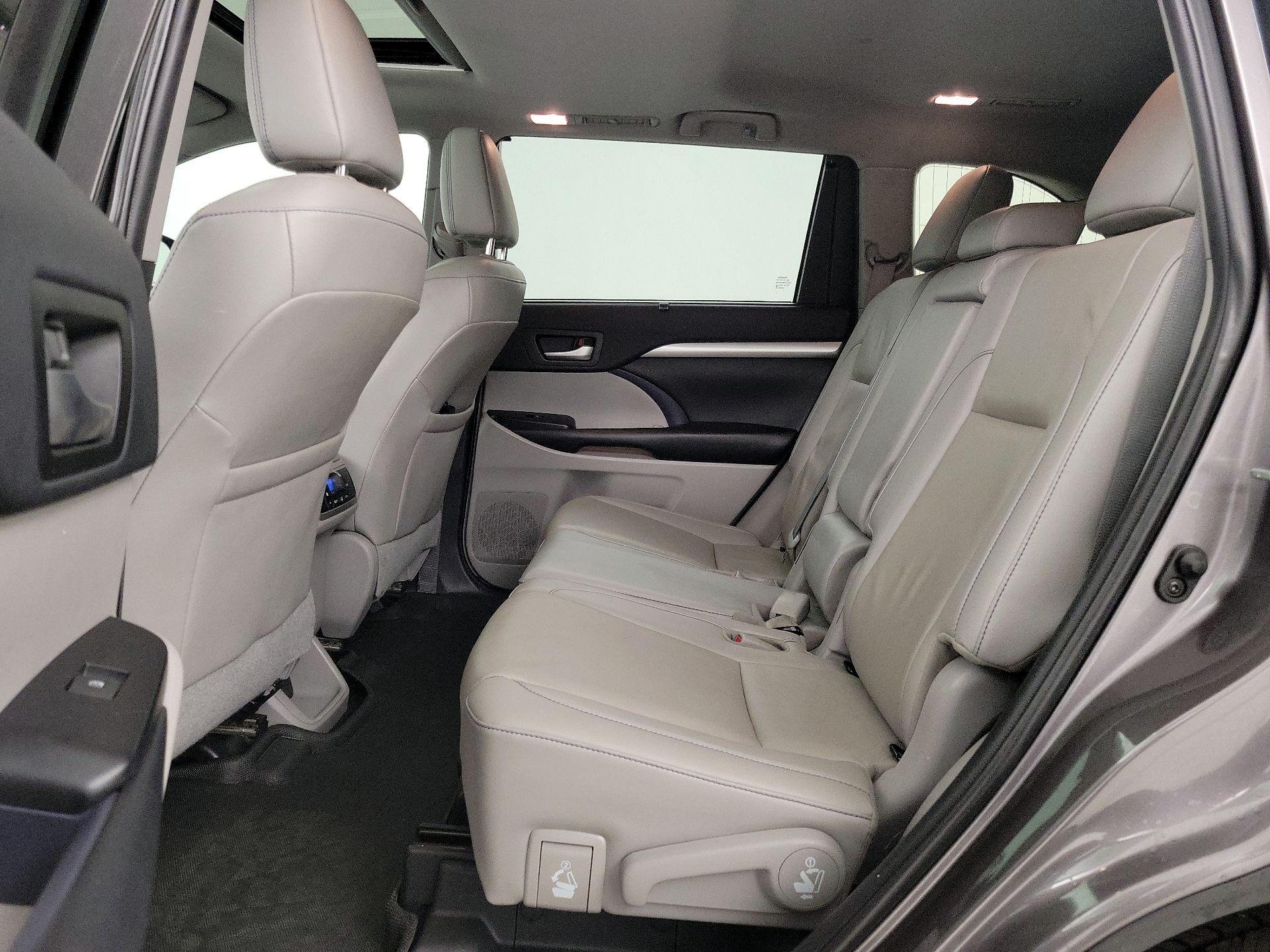 Thumbnail: 2019 Toyota Highlander - 20