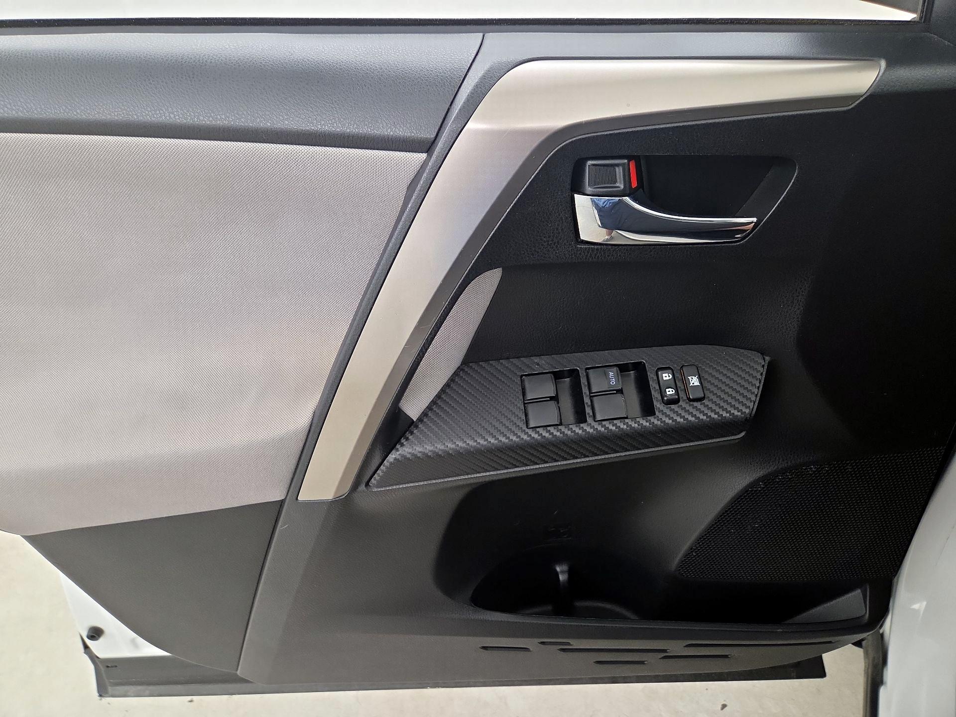Thumbnail: 2015 Toyota RAV4 - 12