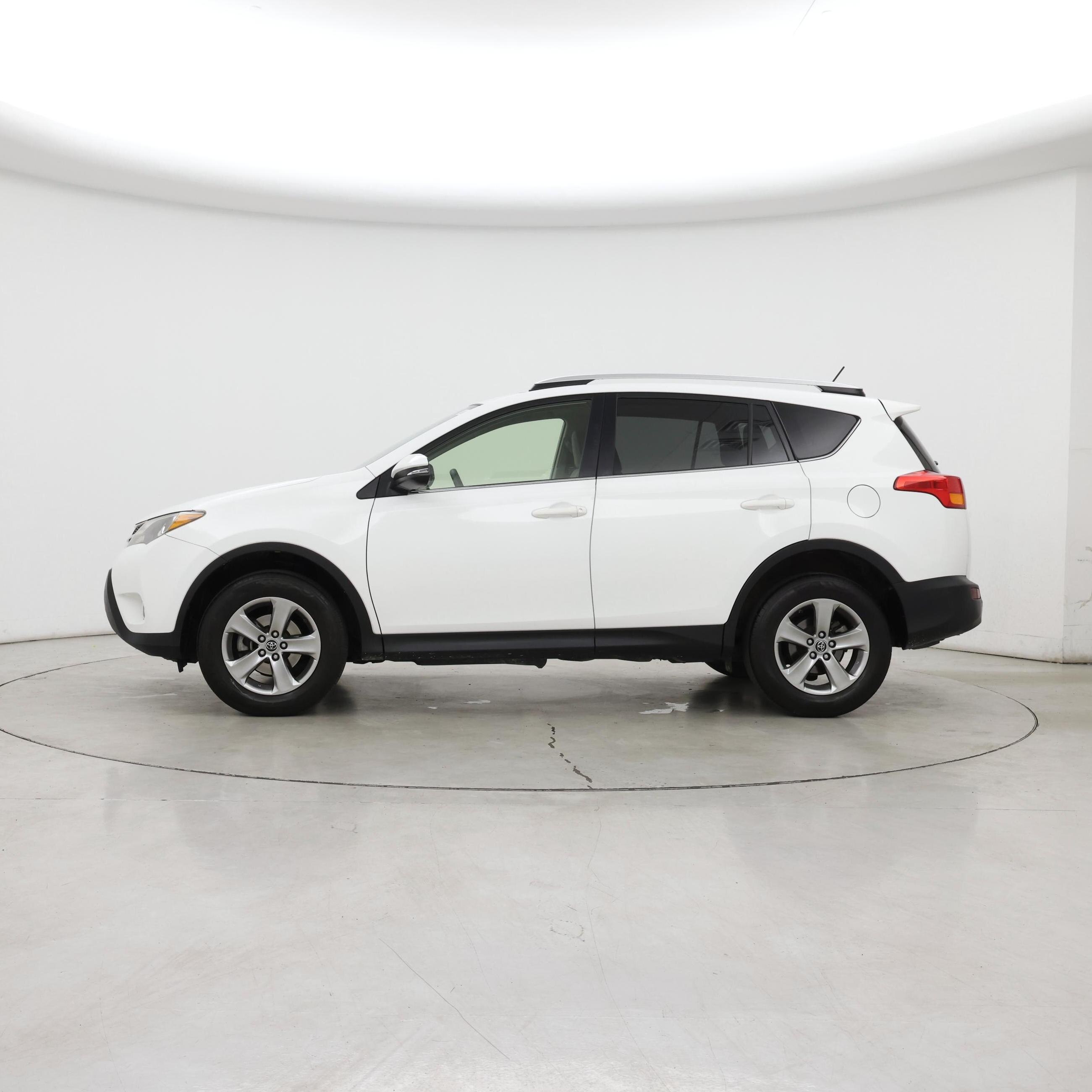 Thumbnail: 2015 Toyota RAV4 - 3
