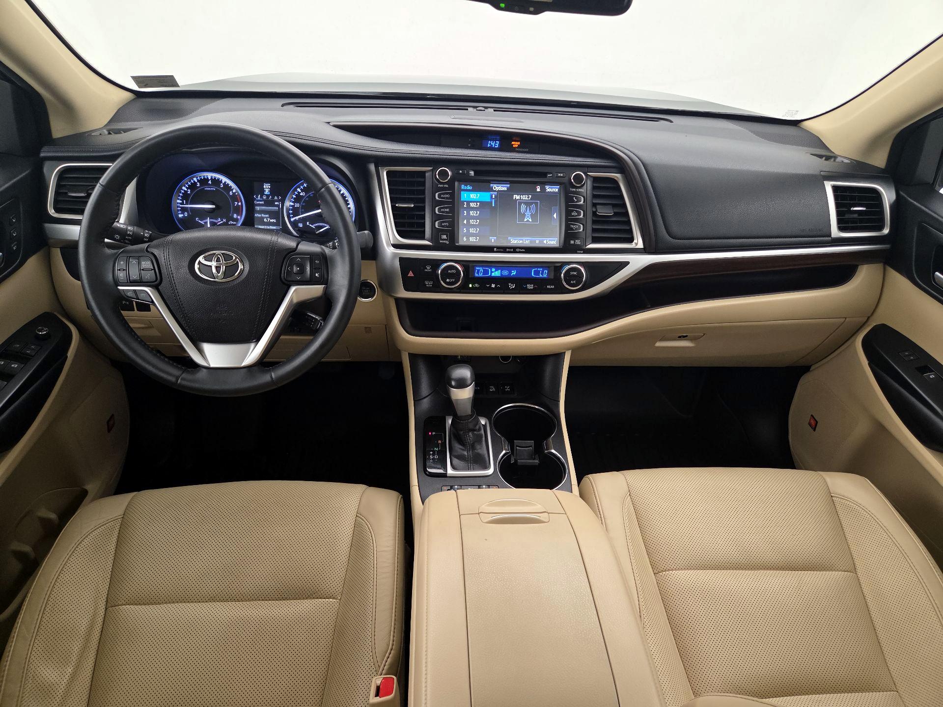 Thumbnail: 2016 Toyota Highlander - 9