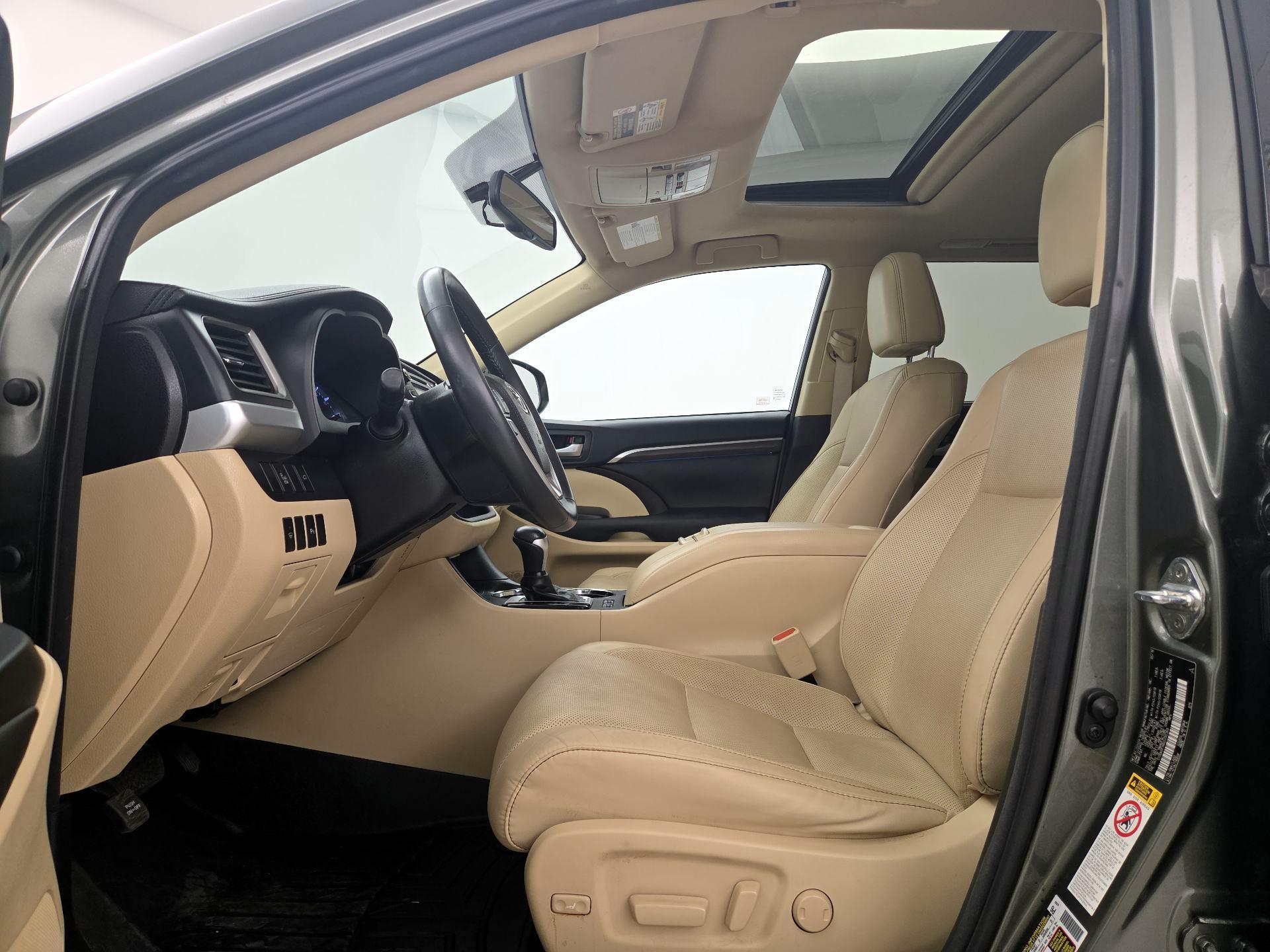Thumbnail: 2016 Toyota Highlander - 11