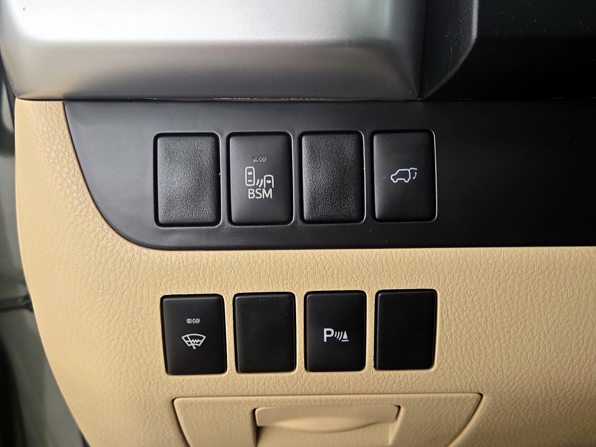 Thumbnail: 2016 Toyota Highlander - 13