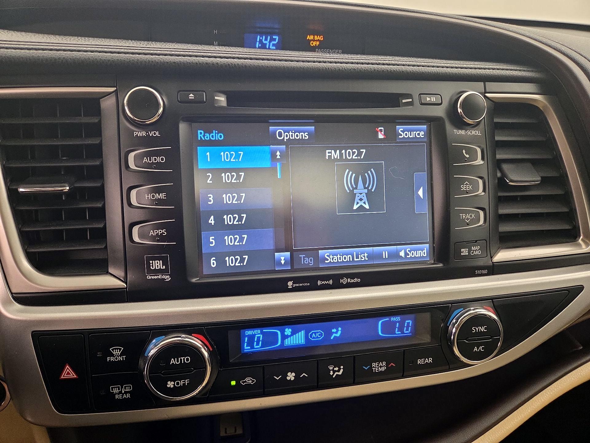 Thumbnail: 2016 Toyota Highlander - 16