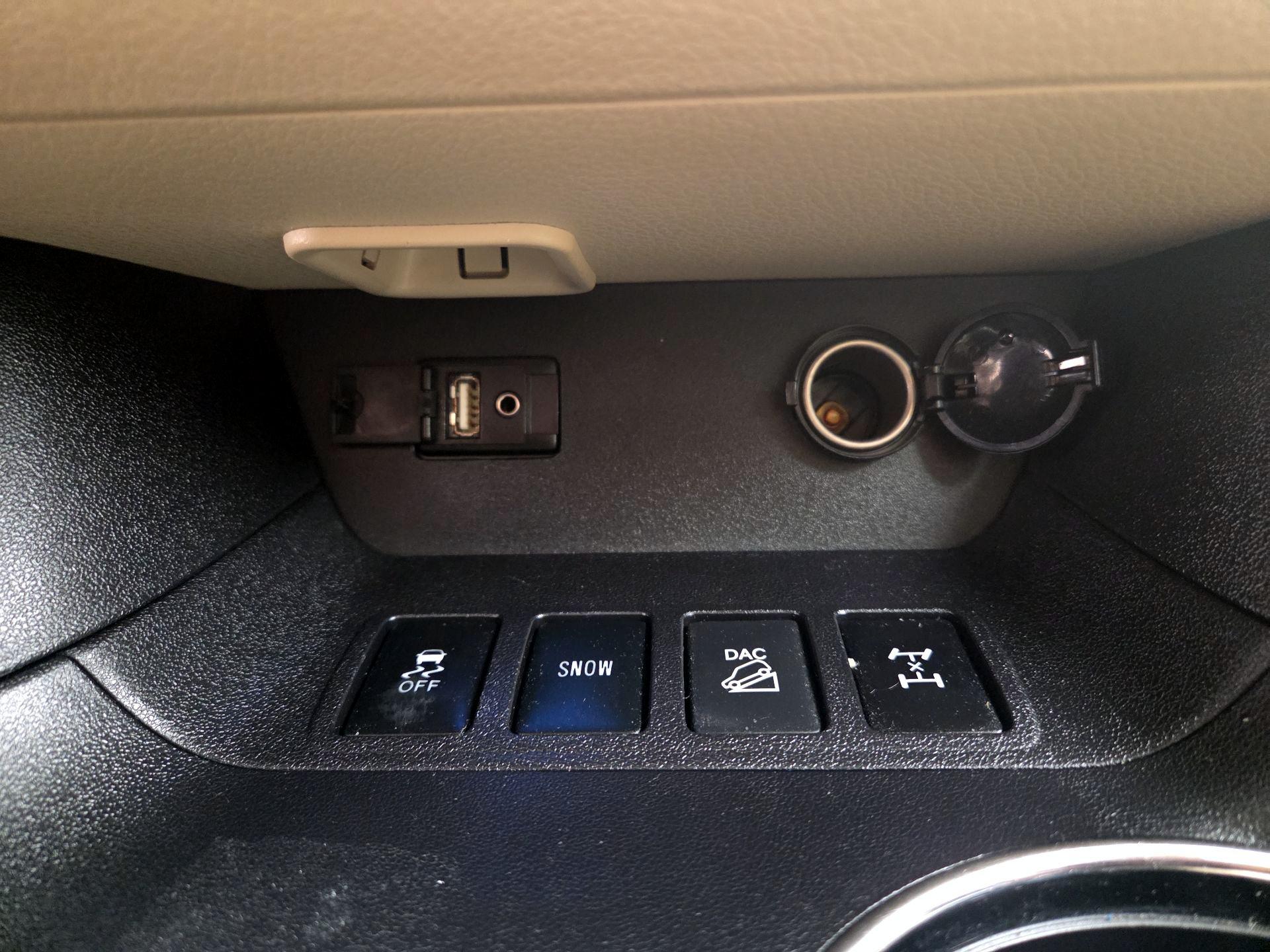 Thumbnail: 2016 Toyota Highlander - 19