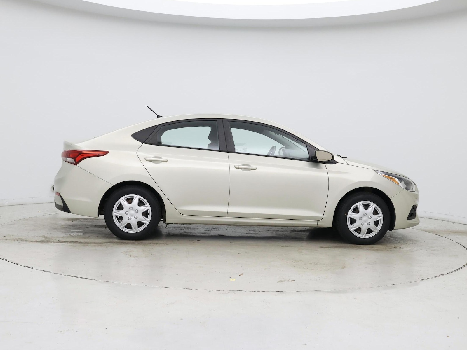 2019 Hyundai Accent SE - Photo 8