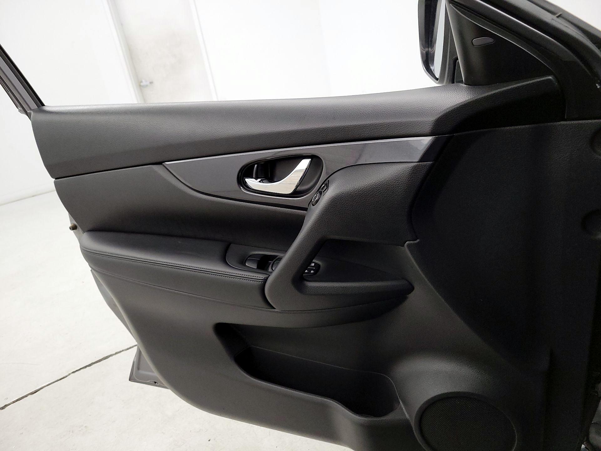 Thumbnail: 2019 Nissan Rogue - 12