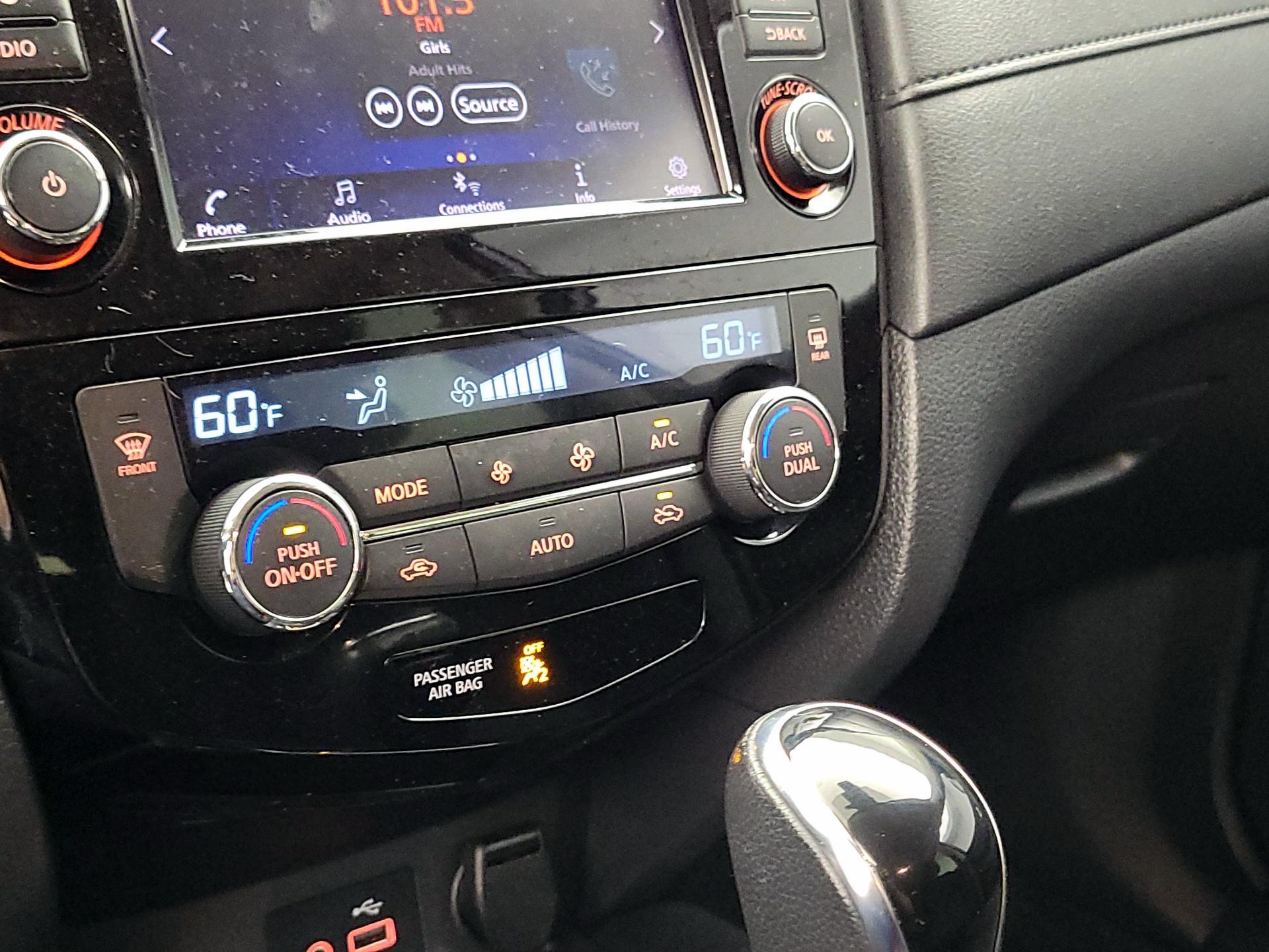 Thumbnail: 2019 Nissan Rogue - 16