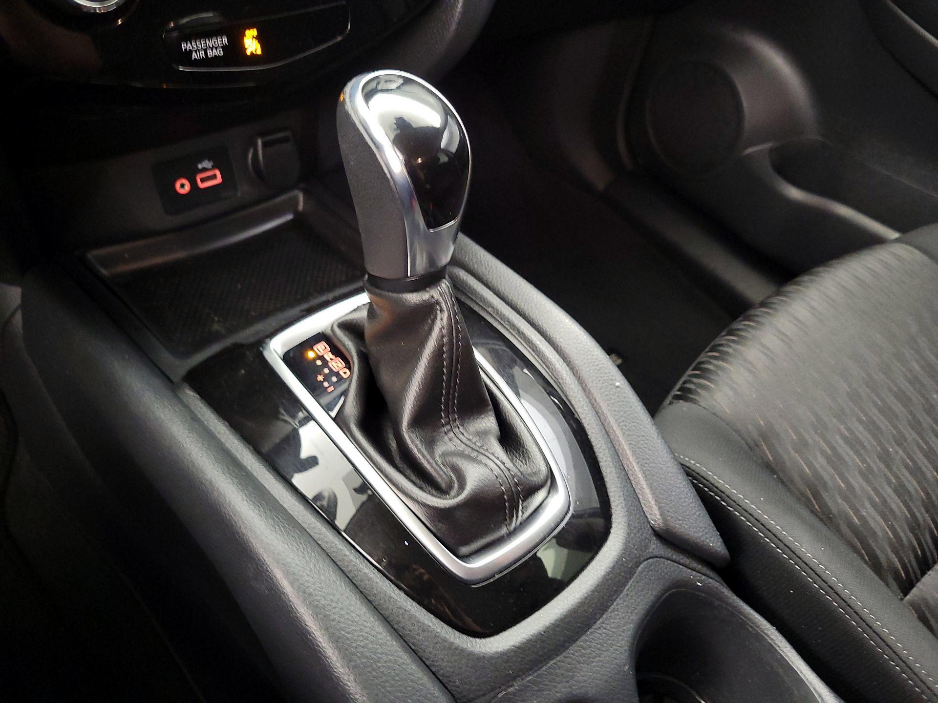 Thumbnail: 2019 Nissan Rogue - 17