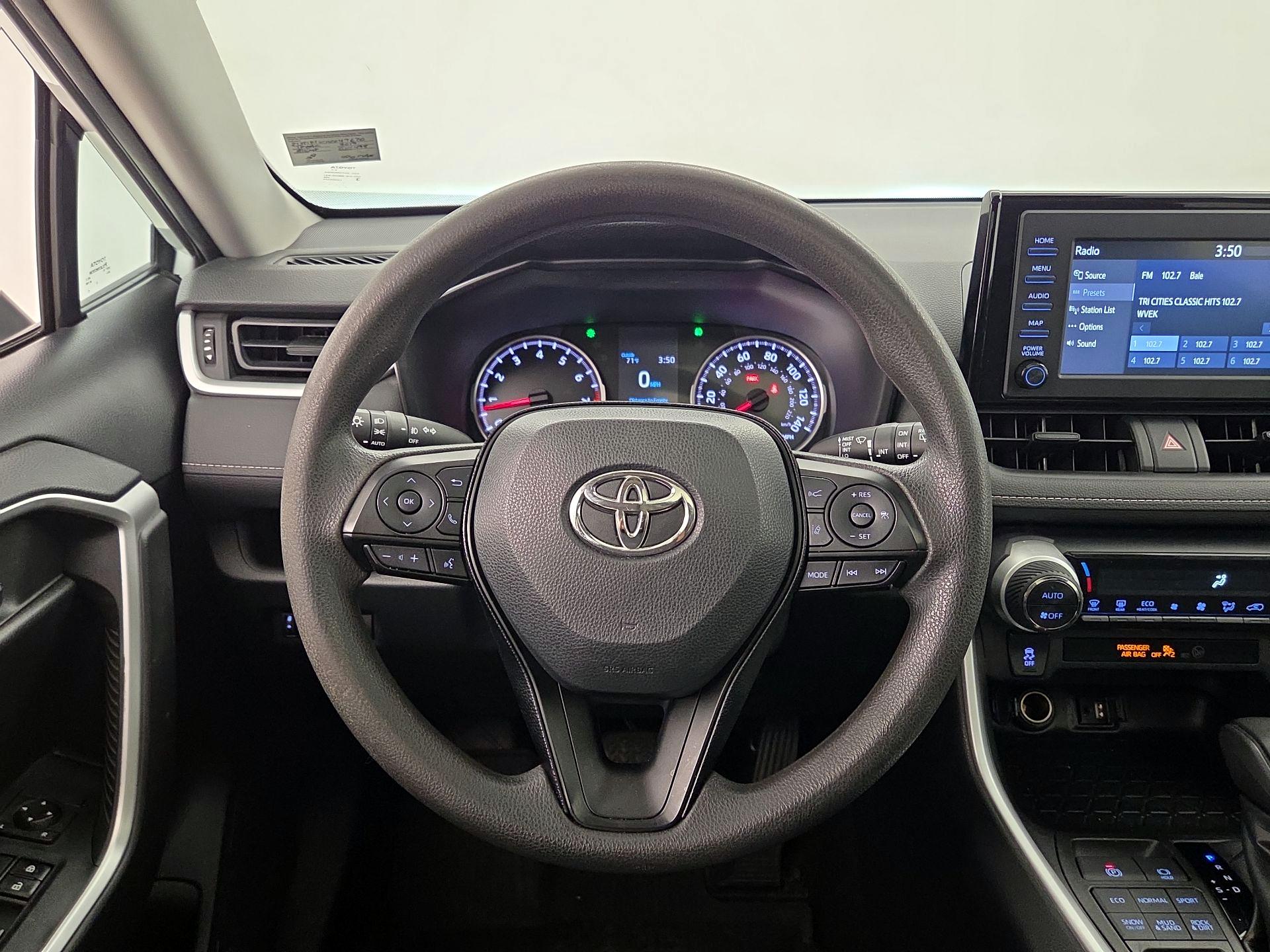 Thumbnail: 2019 Toyota RAV4 - 10