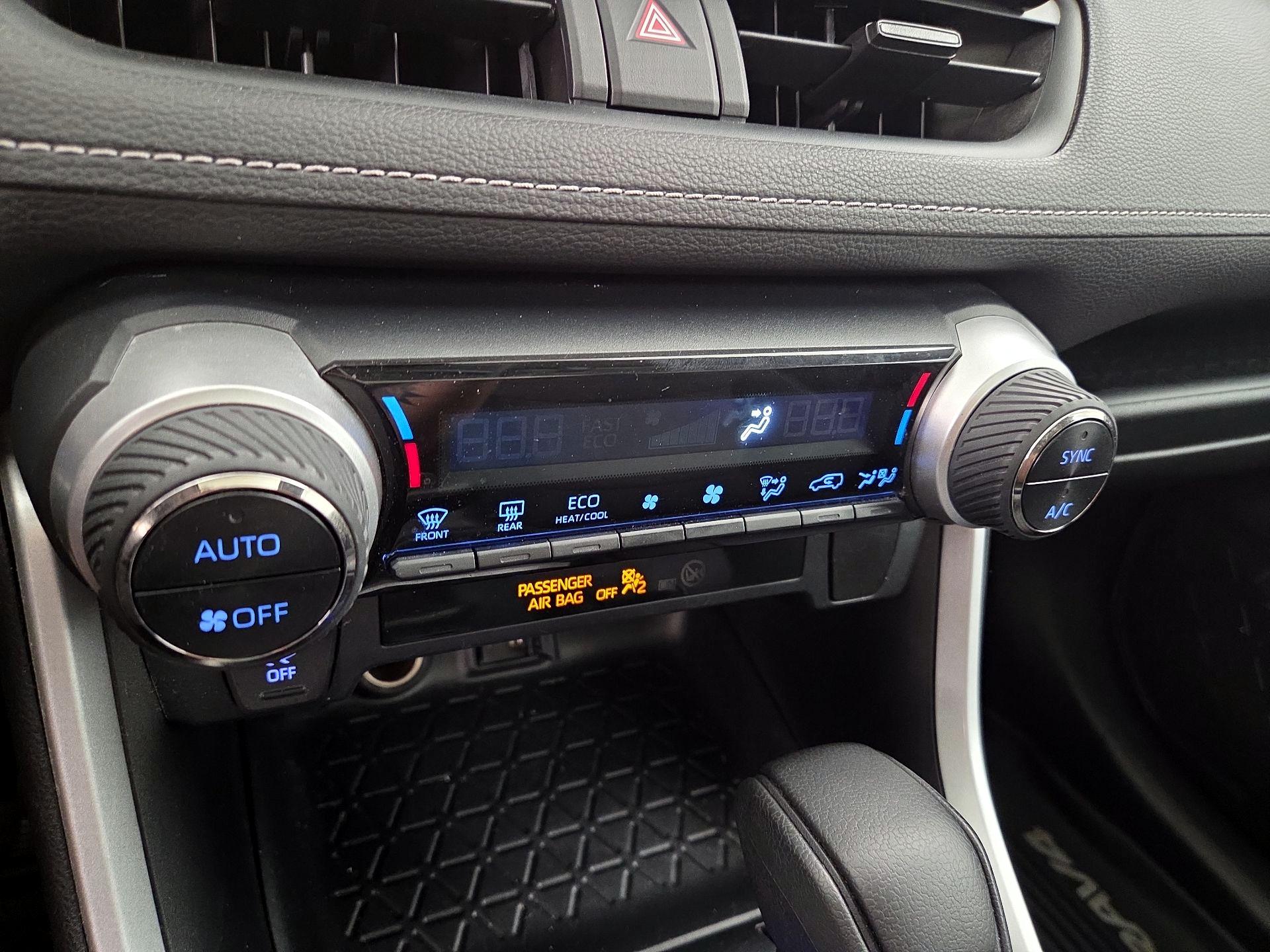 Thumbnail: 2019 Toyota RAV4 - 16