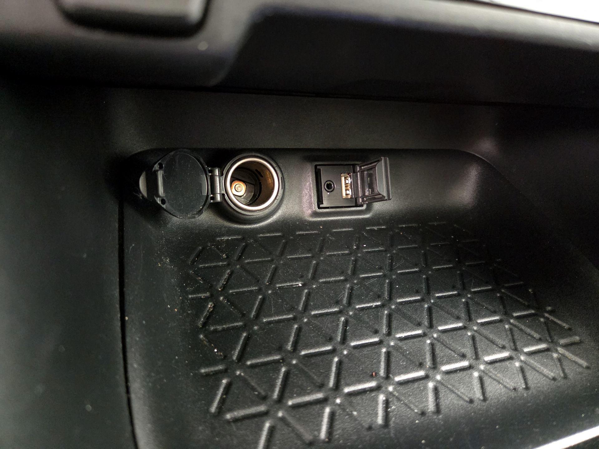 Thumbnail: 2019 Toyota RAV4 - 18