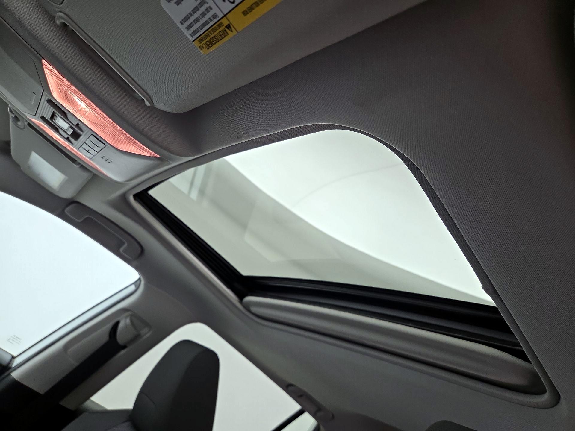 Thumbnail: 2019 Toyota RAV4 - 19