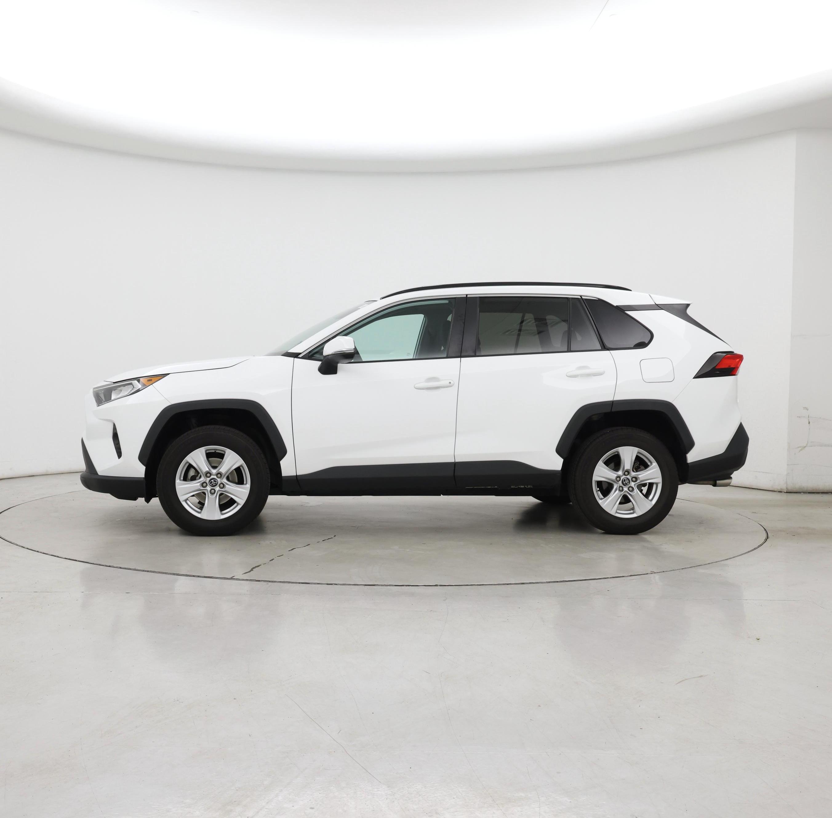 Thumbnail: 2019 Toyota RAV4 - 3
