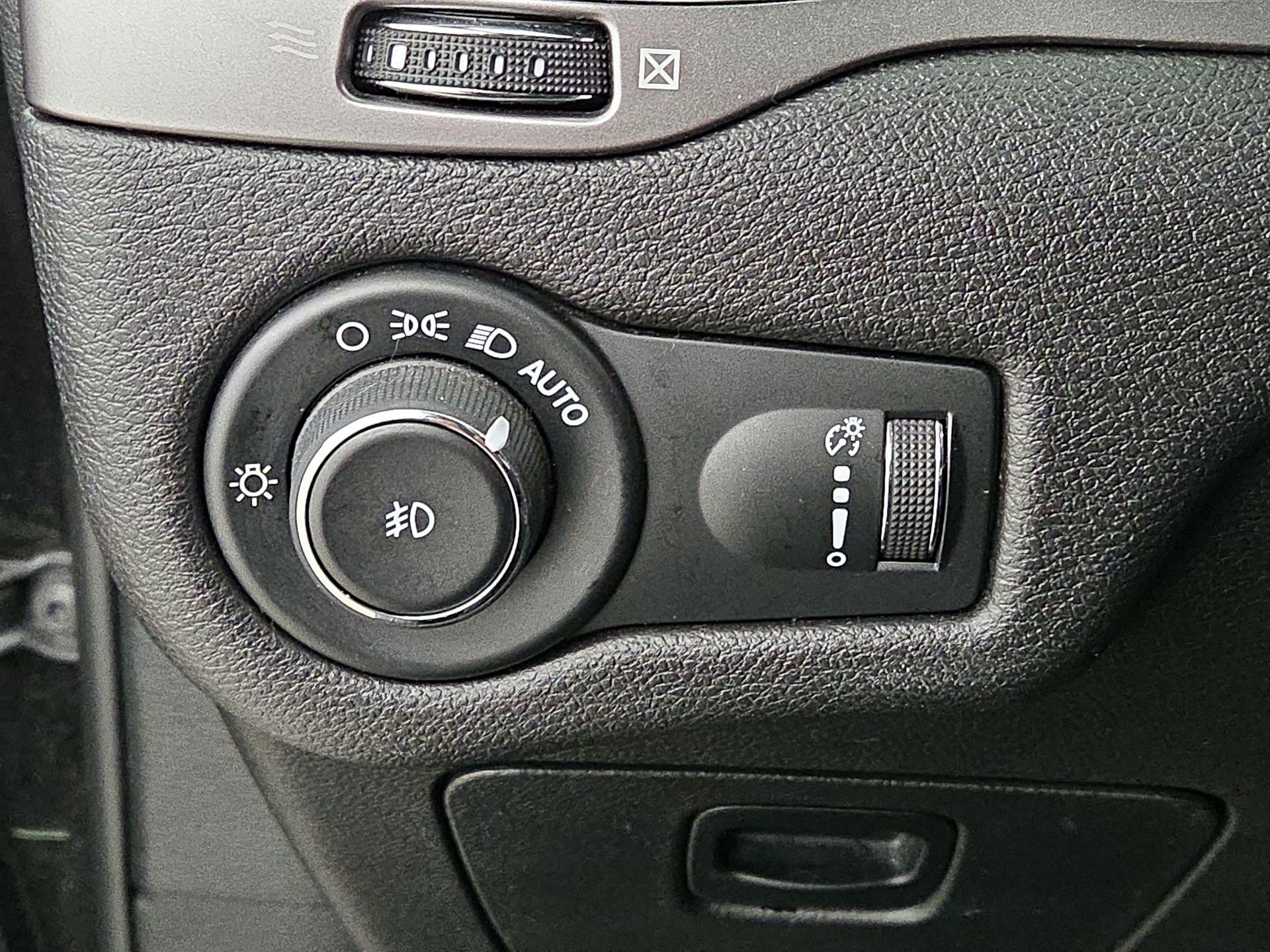 Thumbnail: 2019 Jeep Cherokee - 13