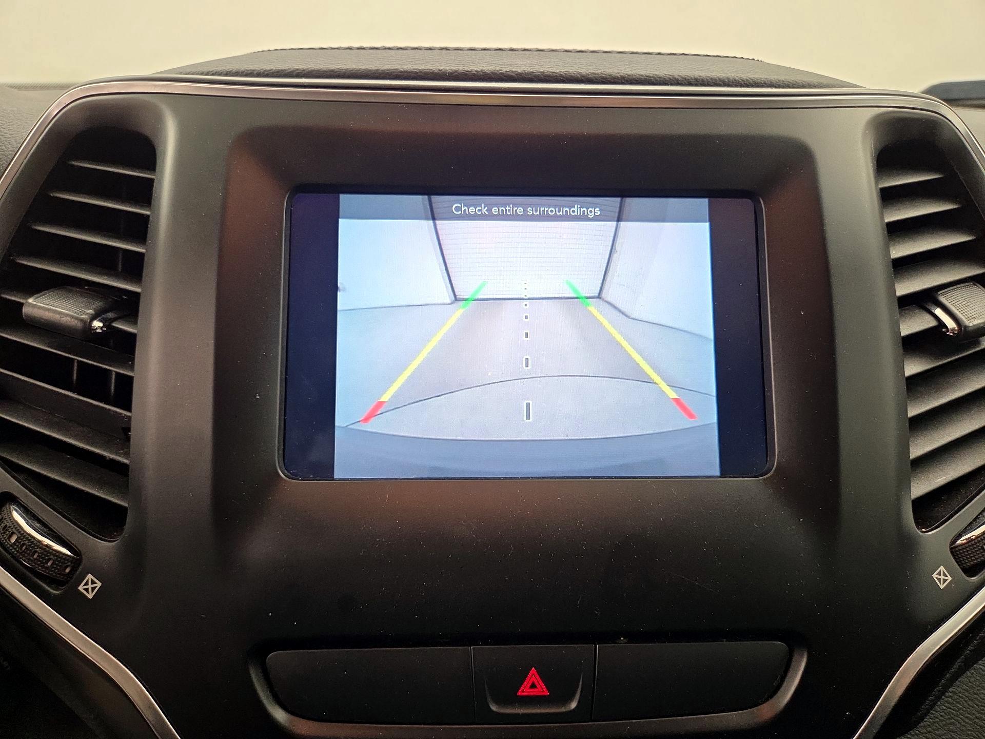 Thumbnail: 2019 Jeep Cherokee - 14