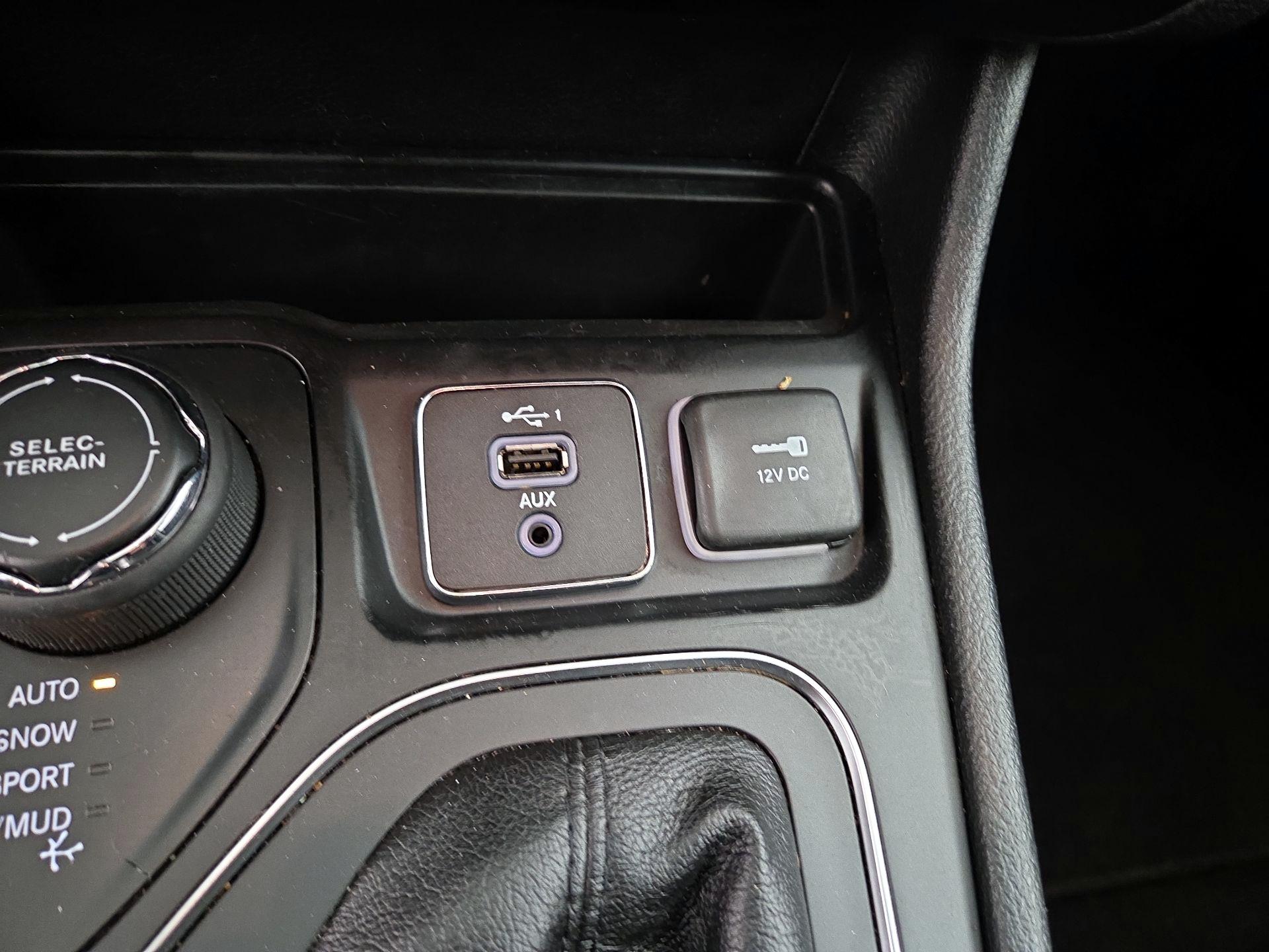 Thumbnail: 2019 Jeep Cherokee - 18