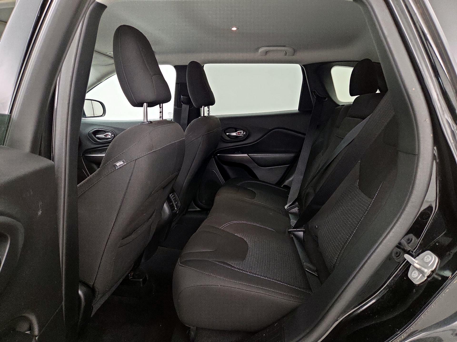 Thumbnail: 2019 Jeep Cherokee - 19