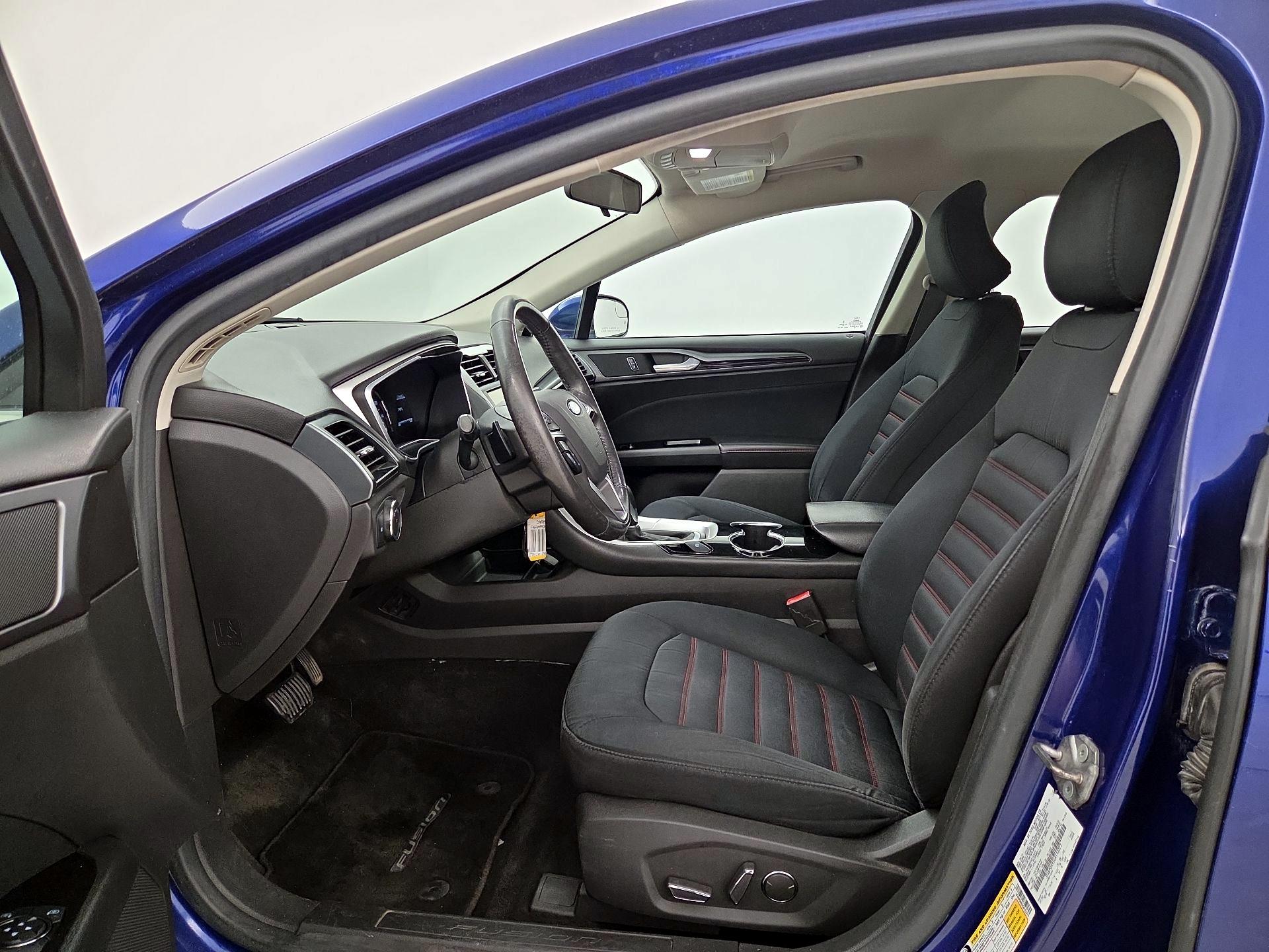 Thumbnail: 2016 Ford Fusion - 11
