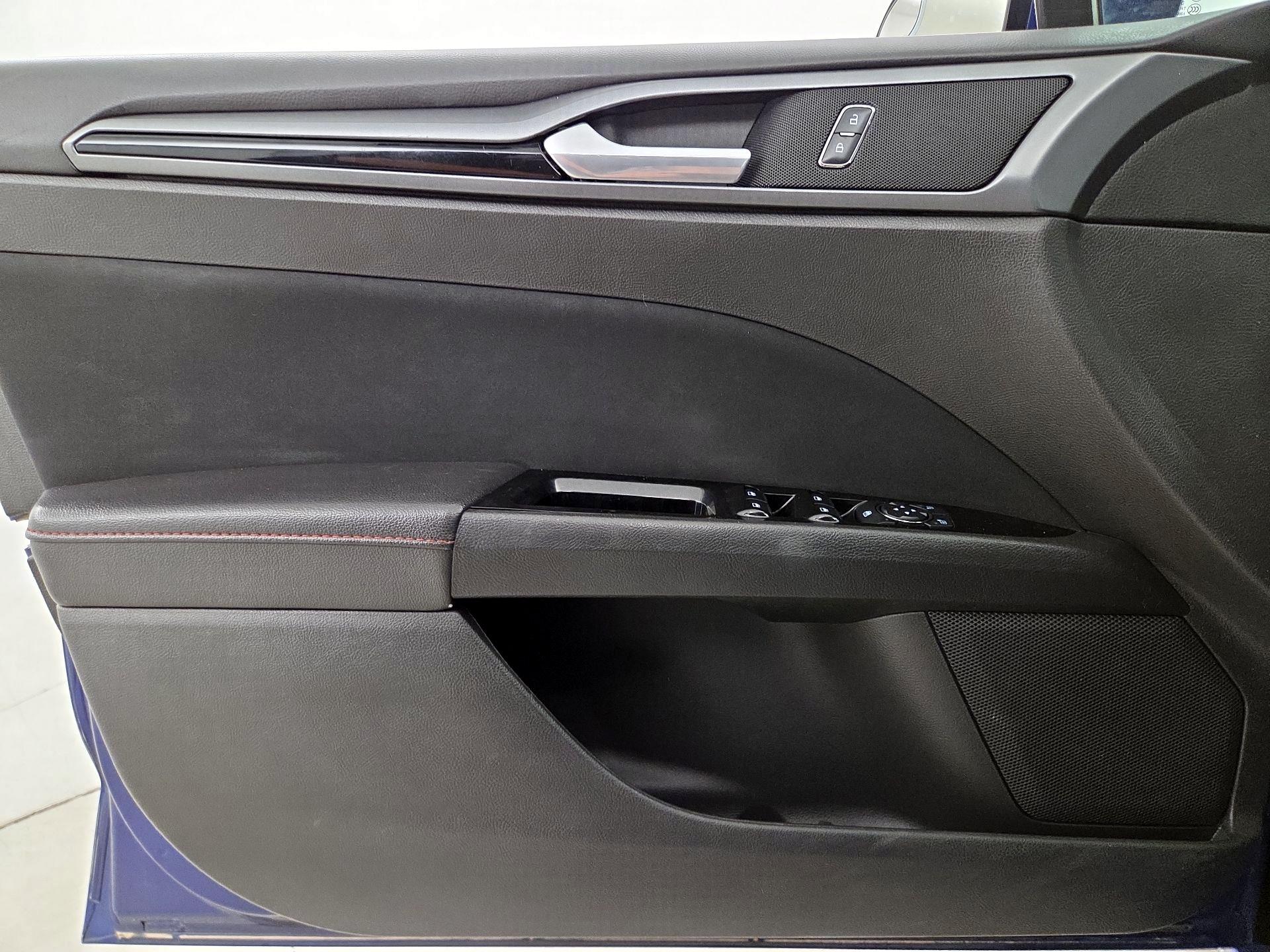 Thumbnail: 2016 Ford Fusion - 12
