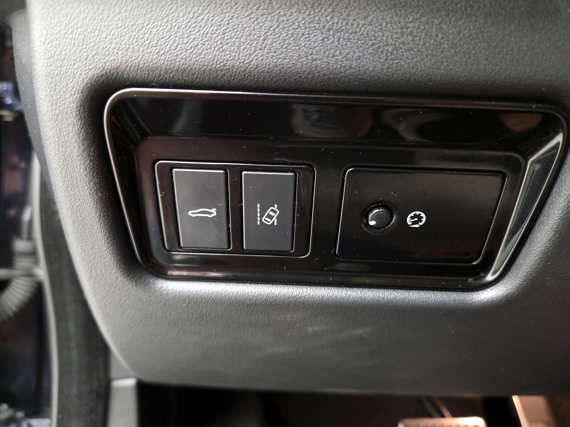 Thumbnail: 2019 Jaguar XE - 13