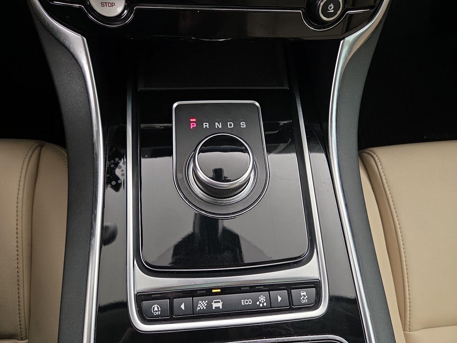 Thumbnail: 2019 Jaguar XE - 18