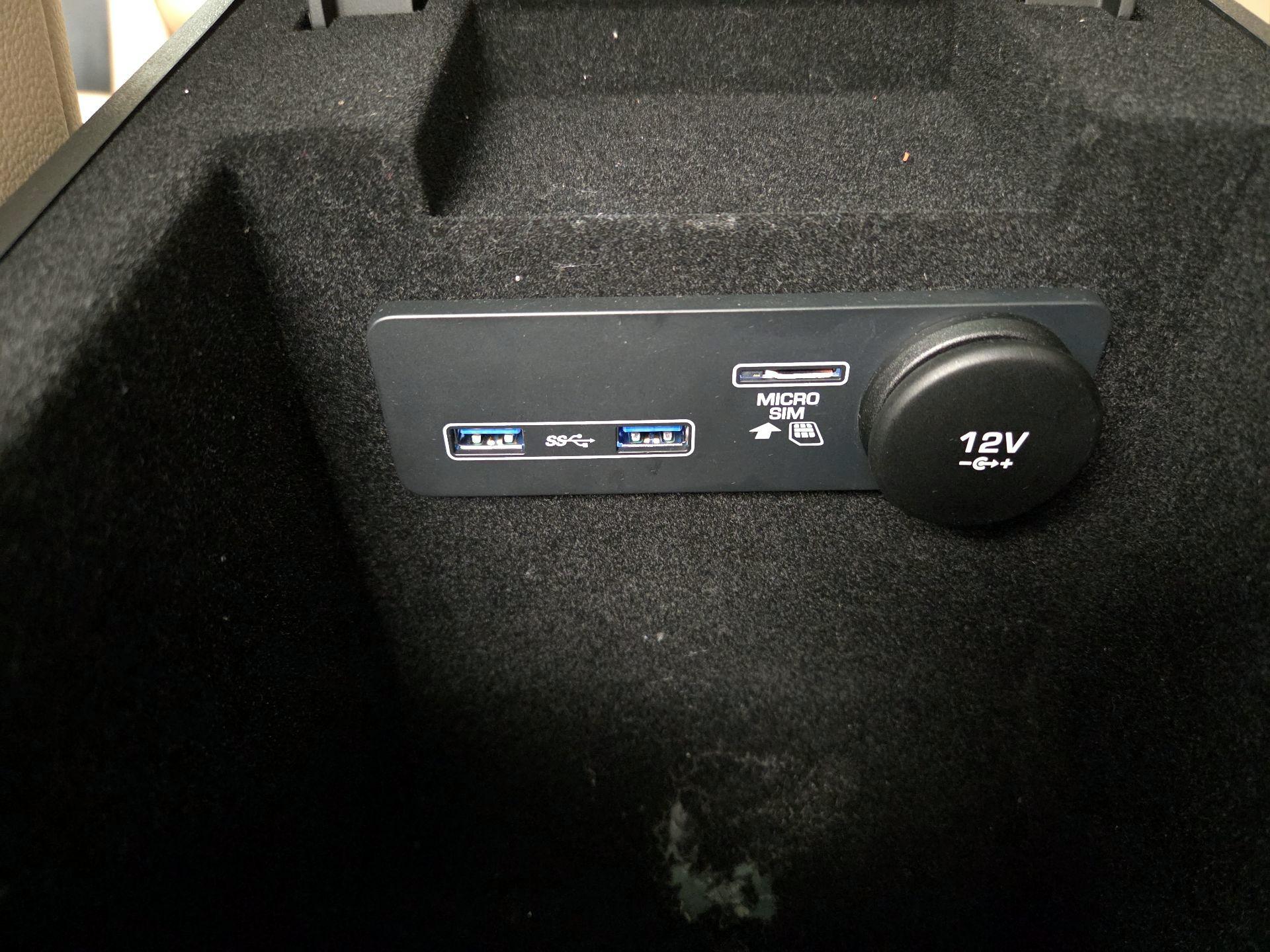 Thumbnail: 2019 Jaguar XE - 19