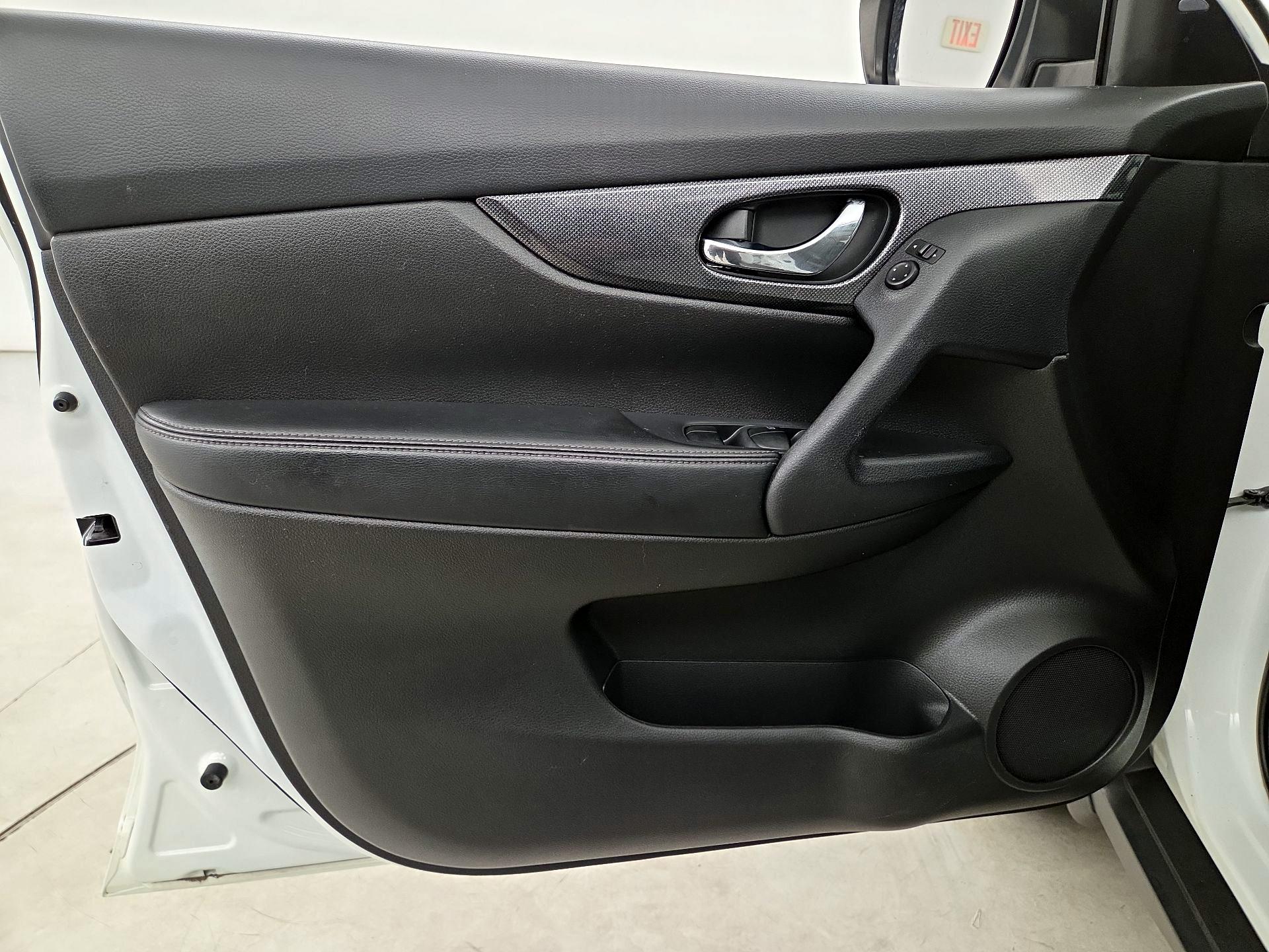 Thumbnail: 2015 Nissan Rogue - 12