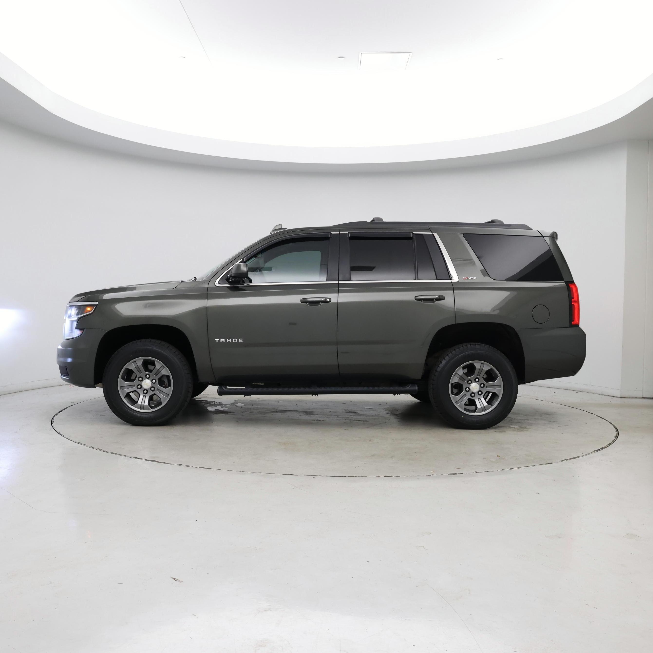Thumbnail: 2019 Chevrolet Tahoe - 3