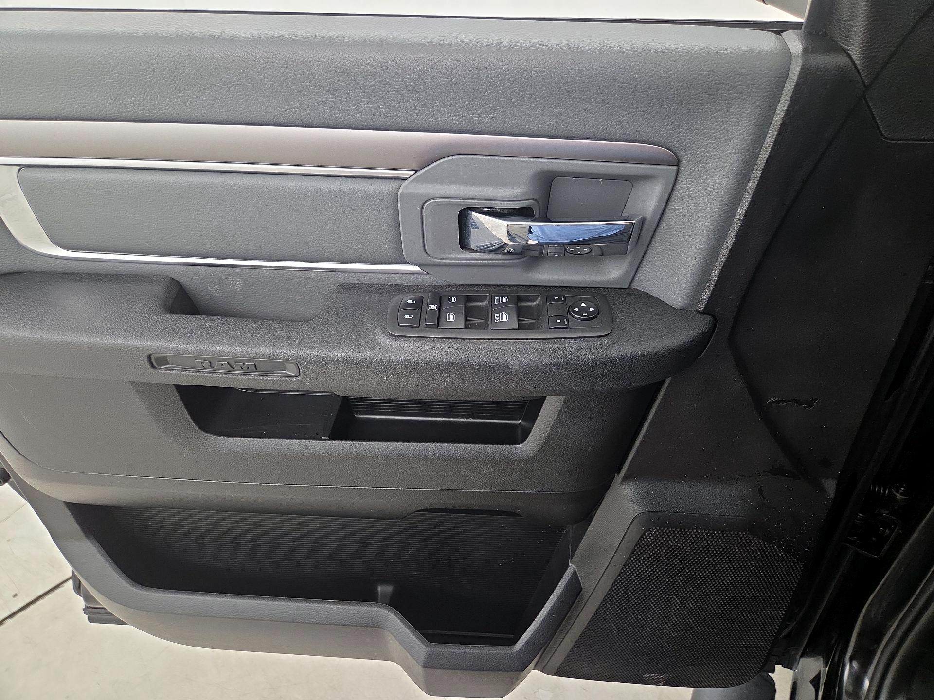 Thumbnail: 2022 RAM 1500 Classic - 12