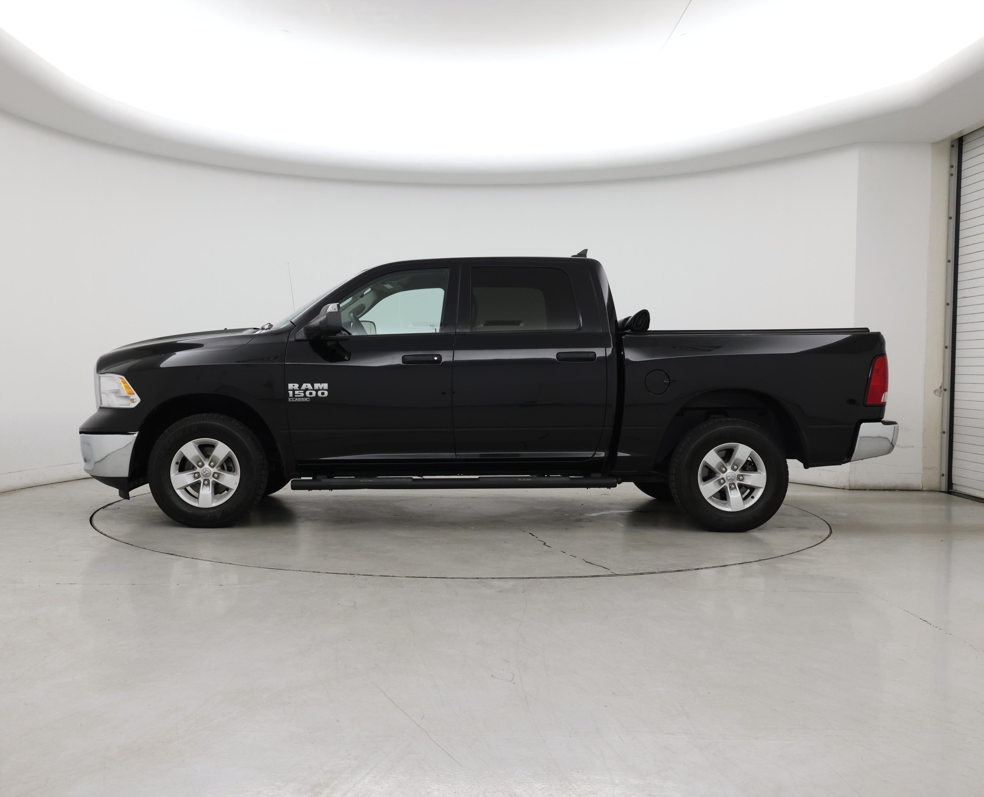 Thumbnail: 2022 RAM 1500 Classic - 3