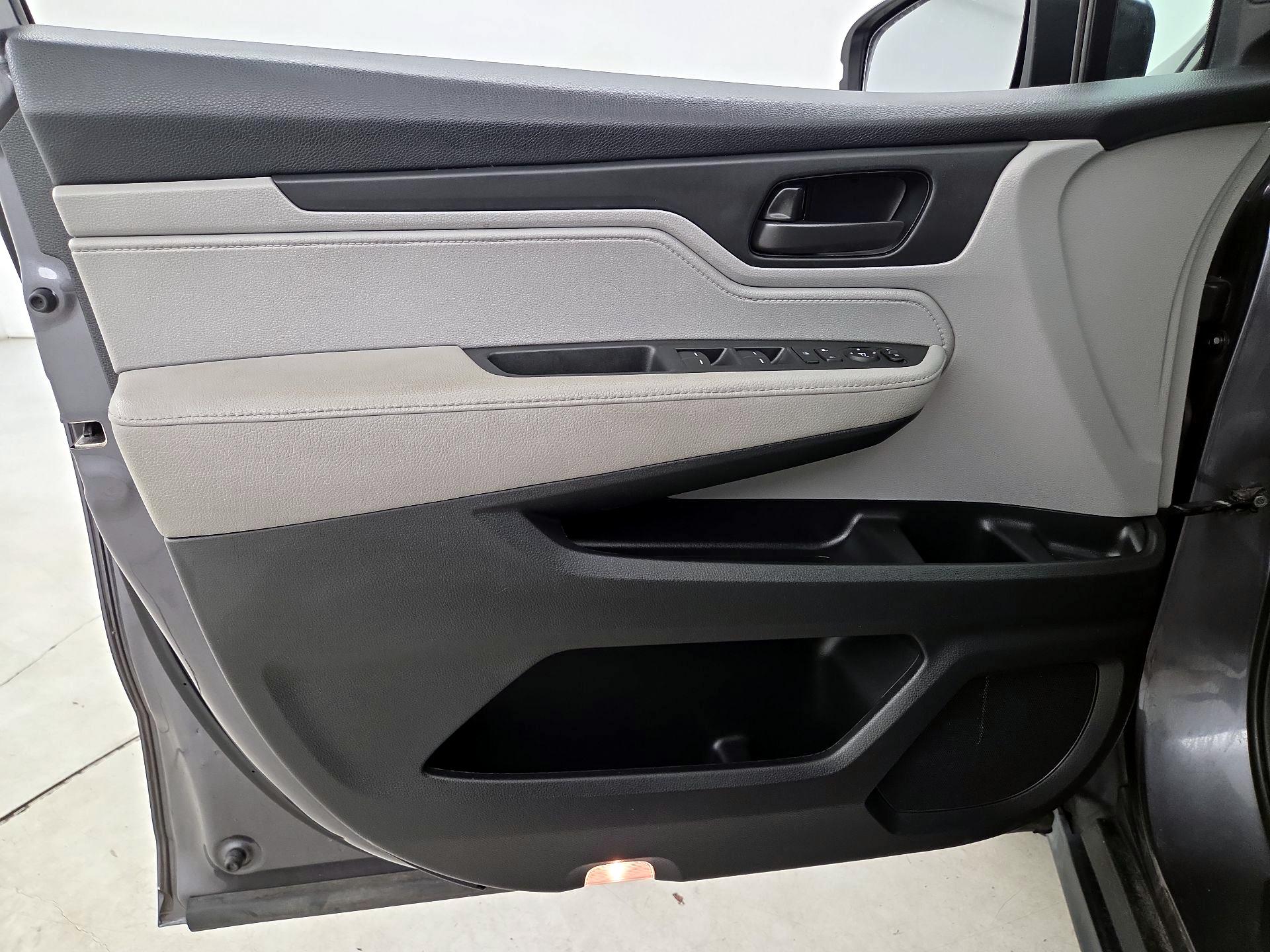 Thumbnail: 2019 Honda Odyssey - 12