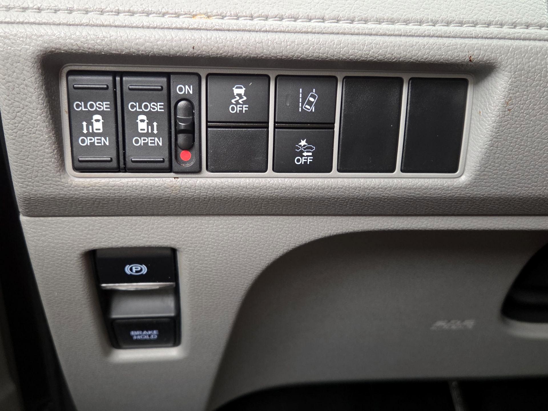 Thumbnail: 2019 Honda Odyssey - 13