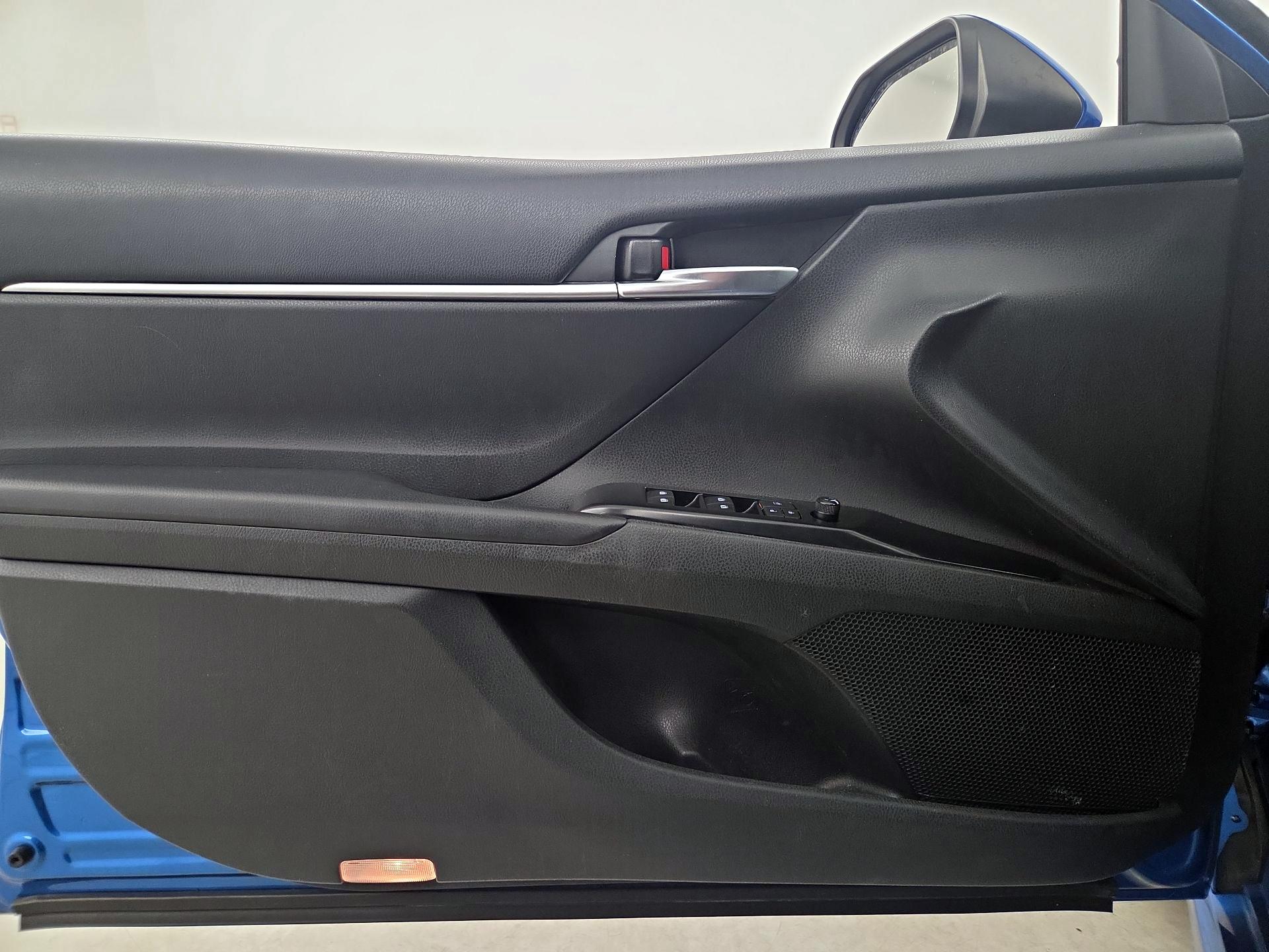 Thumbnail: 2019 Toyota Camry - 12