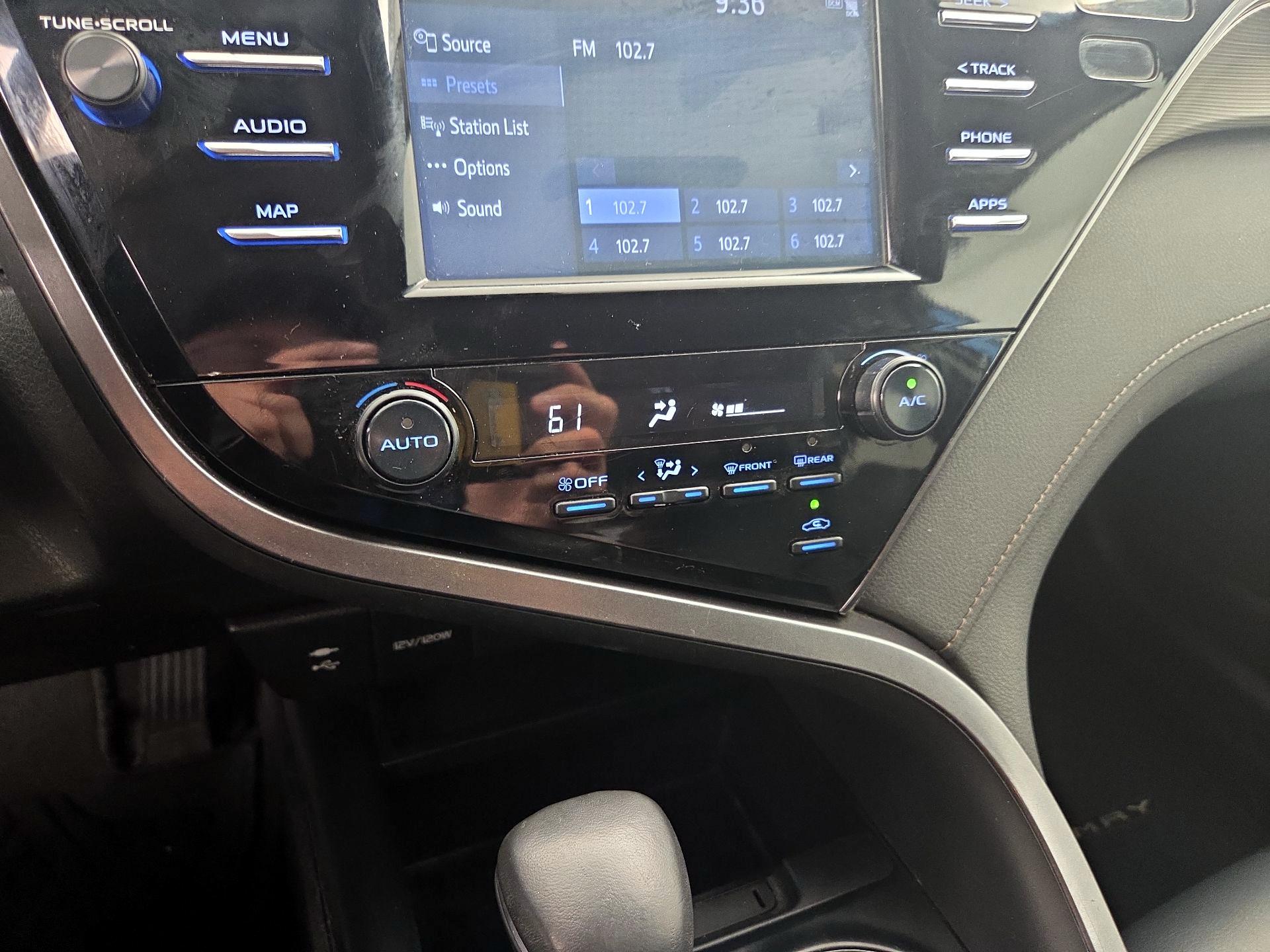 Thumbnail: 2019 Toyota Camry - 16
