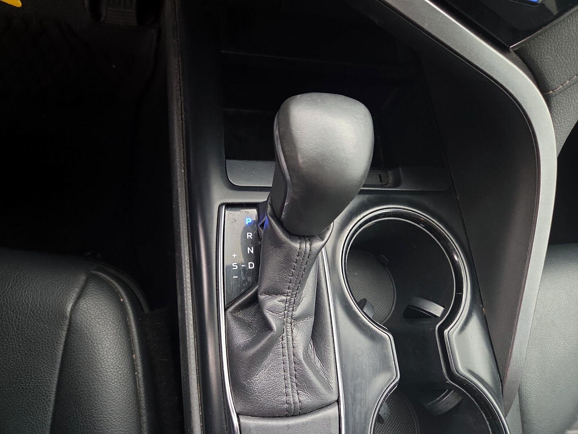Thumbnail: 2019 Toyota Camry - 17