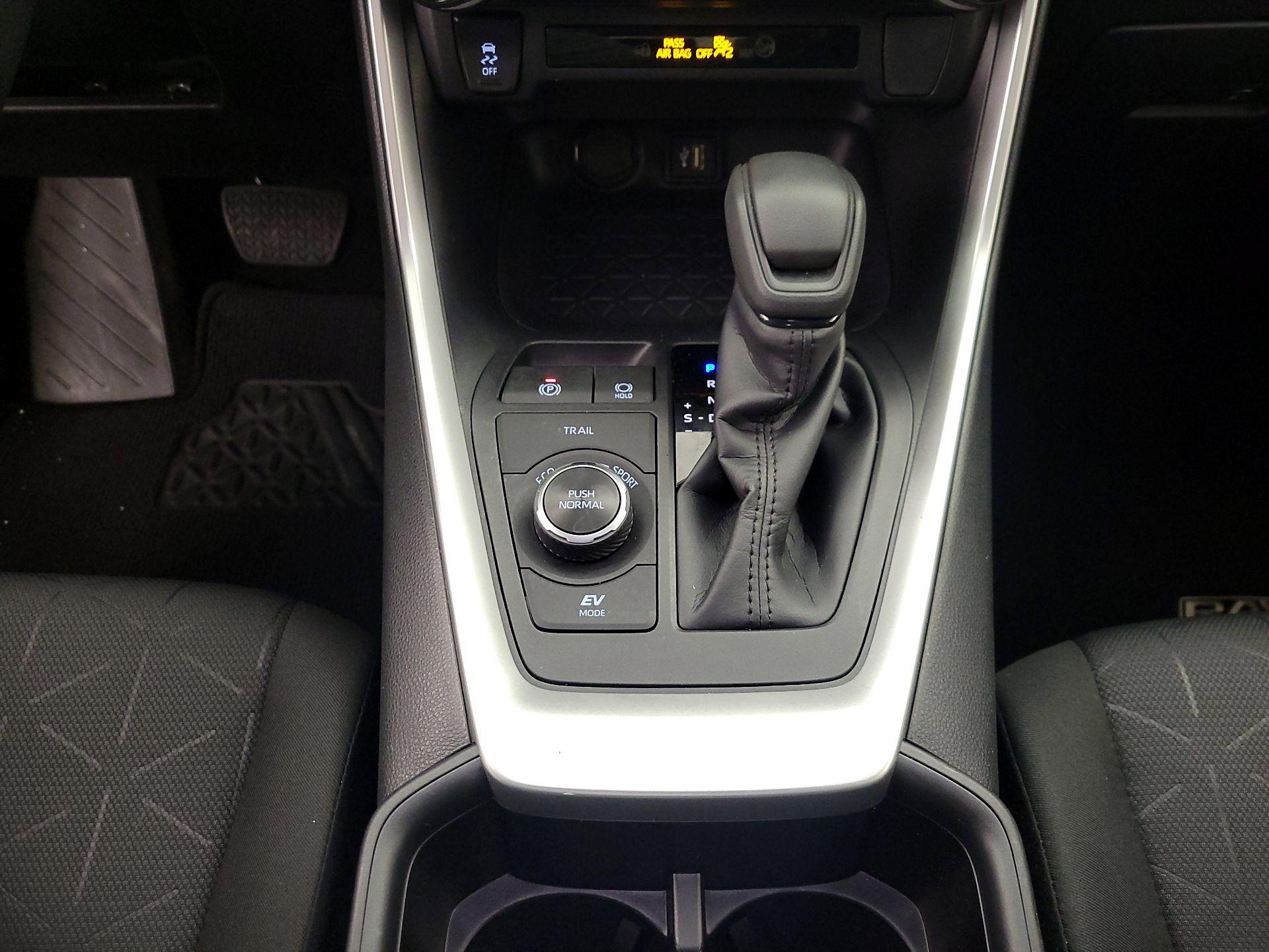 Thumbnail: 2024 Toyota RAV4 - 17