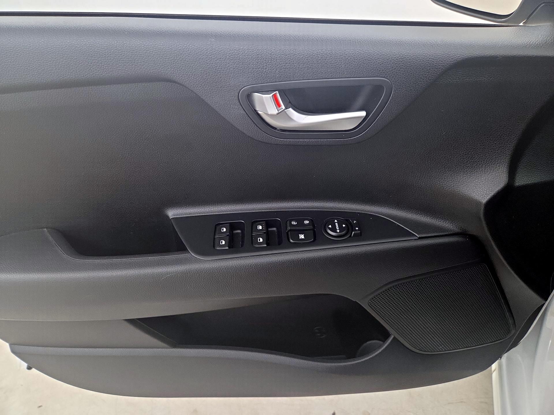 Thumbnail: 2022 Kia Rio - 12